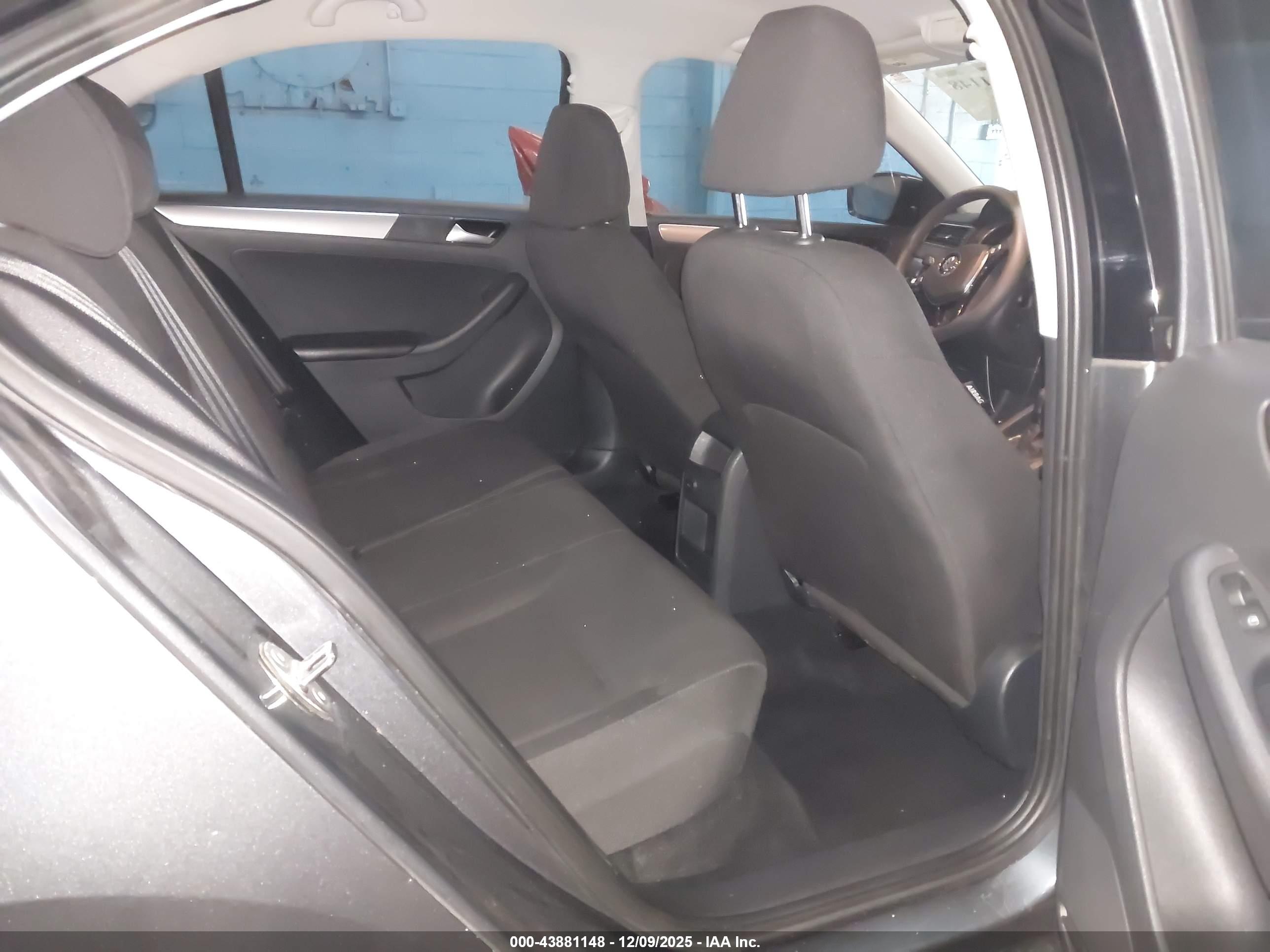VOLKSWAGEN JETTA image 8