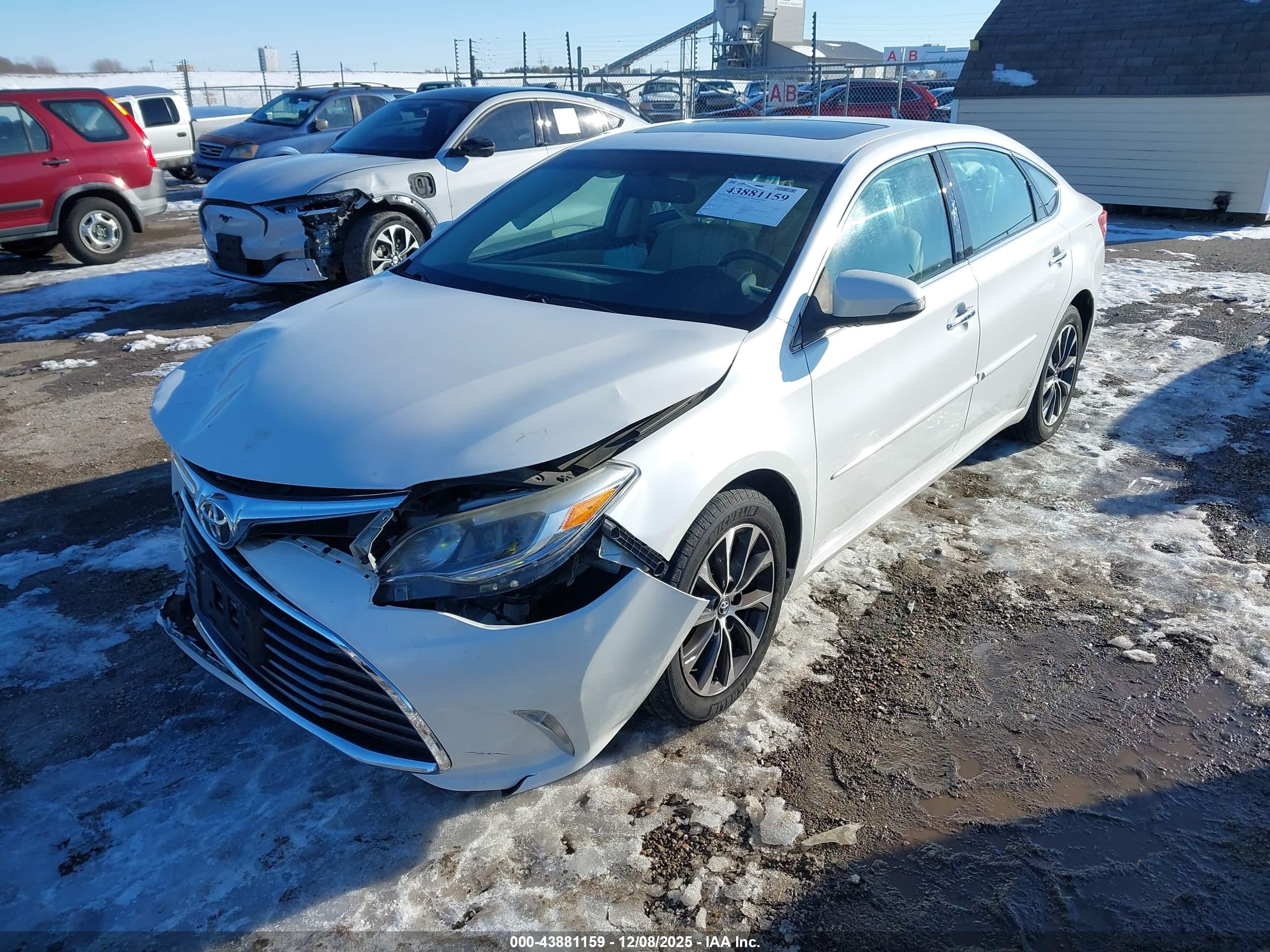 TOYOTA AVALON image 2