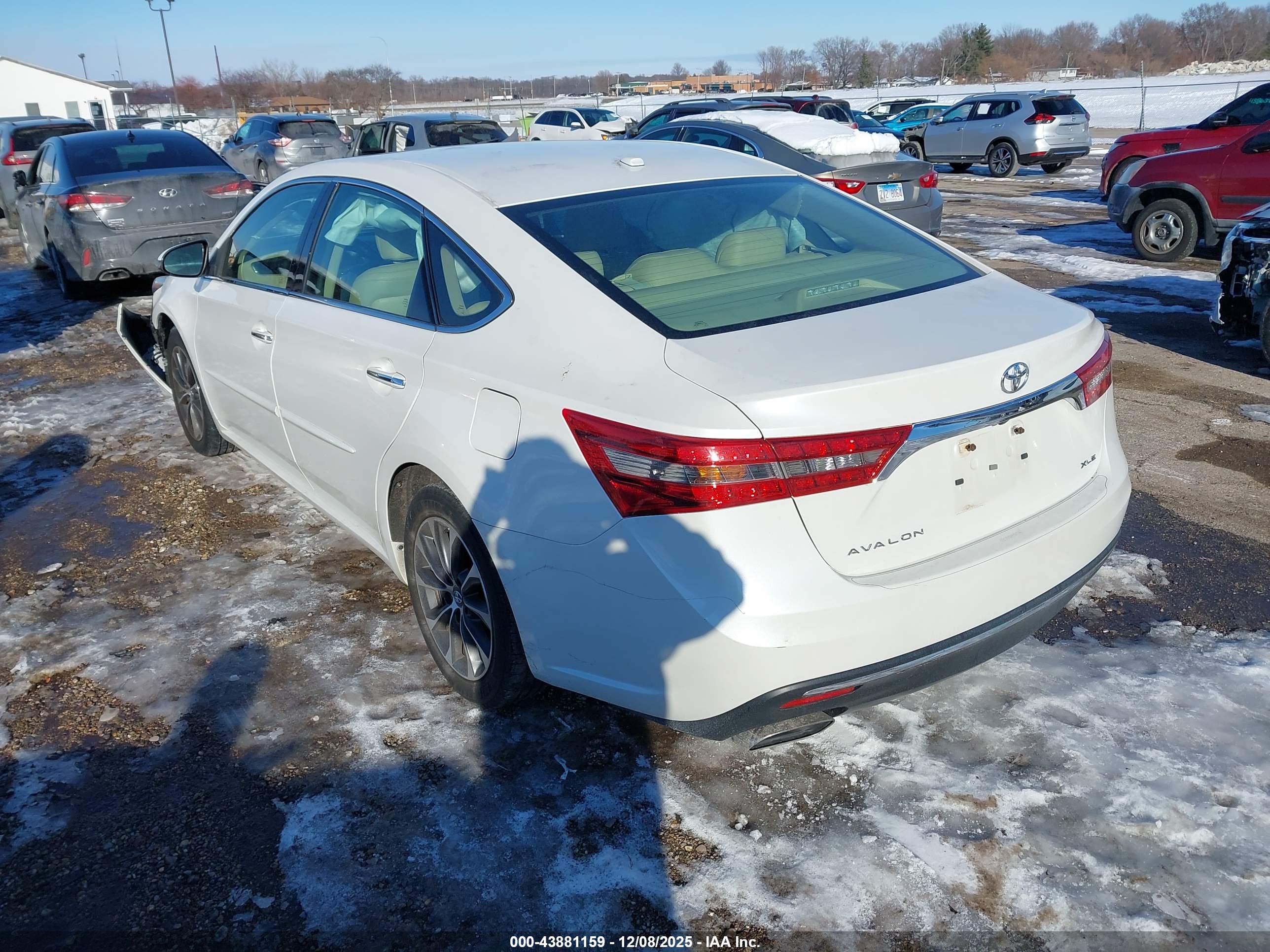 TOYOTA AVALON image 3