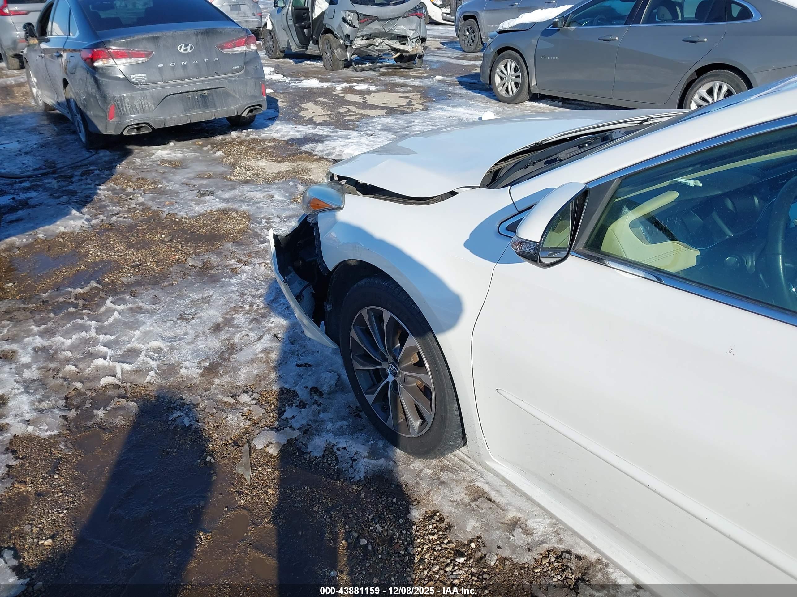 TOYOTA AVALON image 6