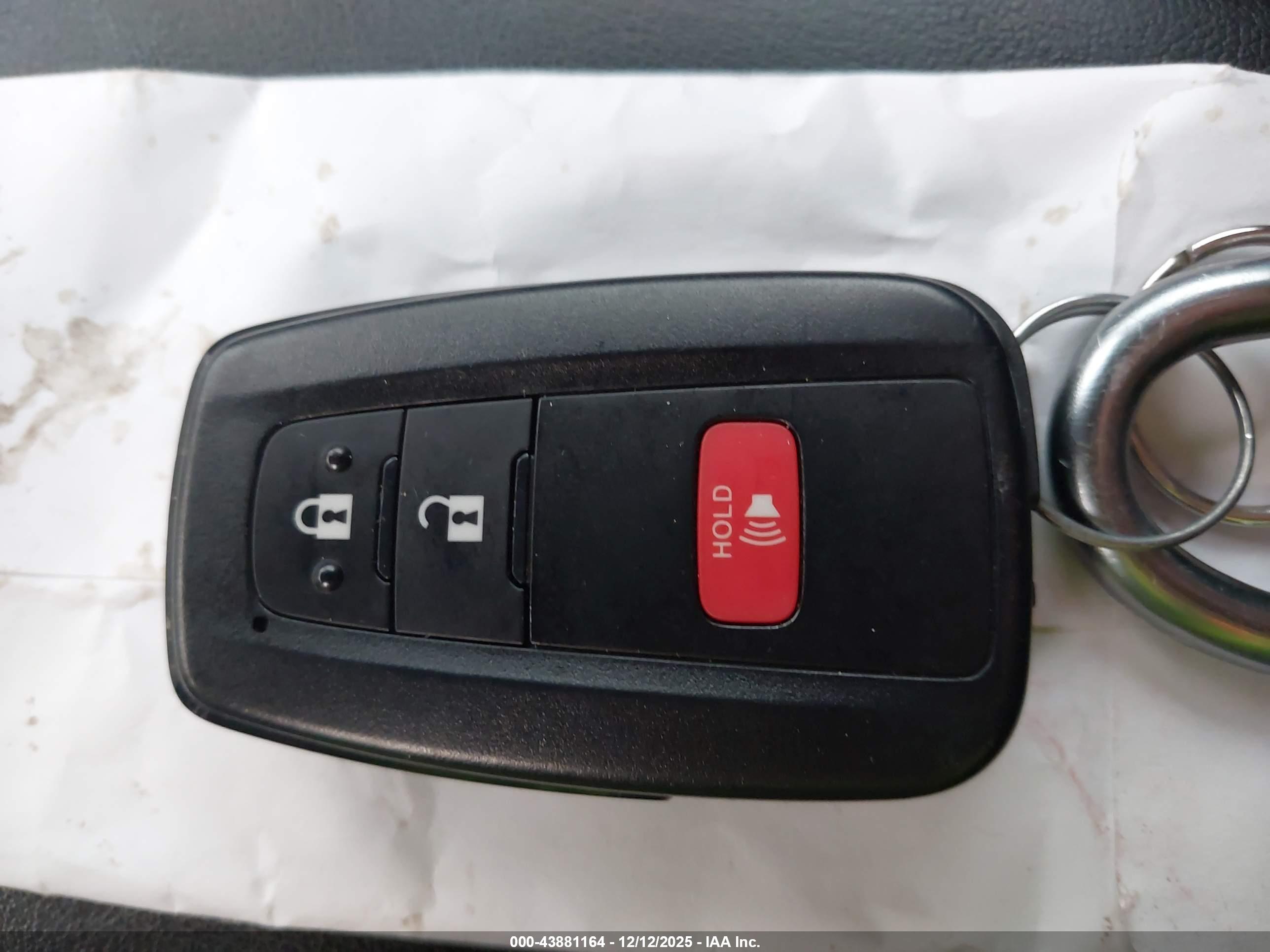 TOYOTA PRIUS image 11