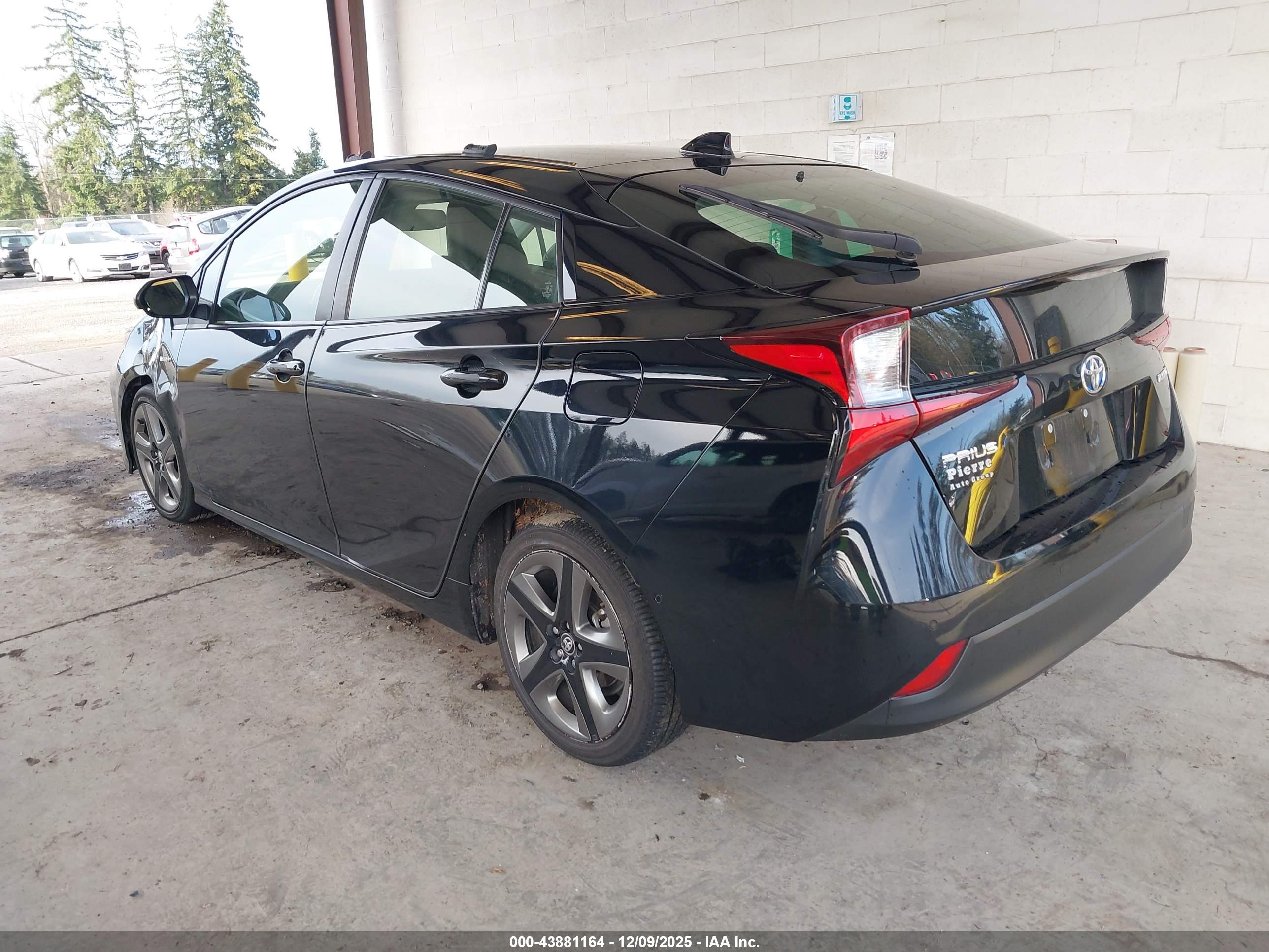 TOYOTA PRIUS image 3