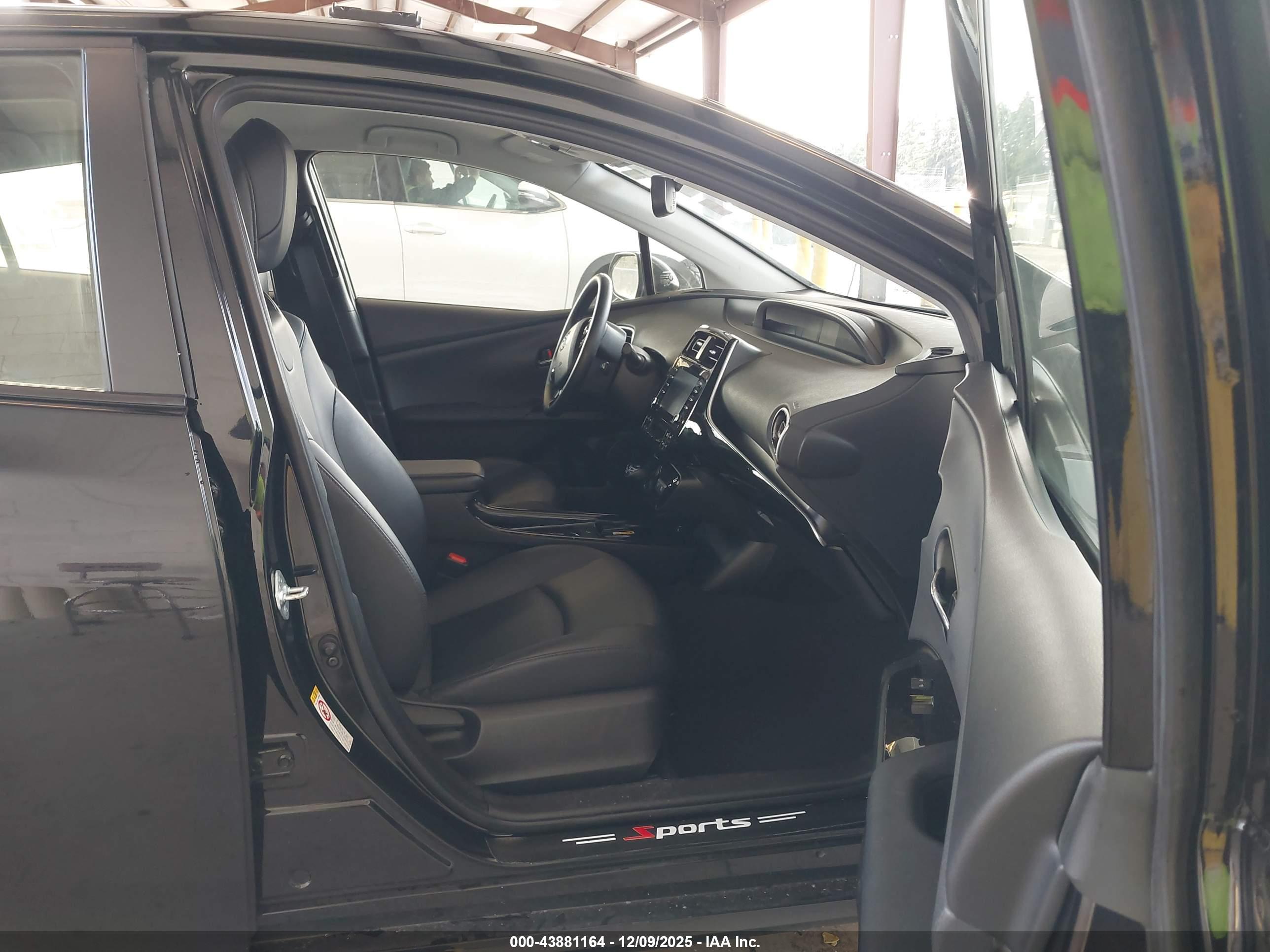 TOYOTA PRIUS image 5