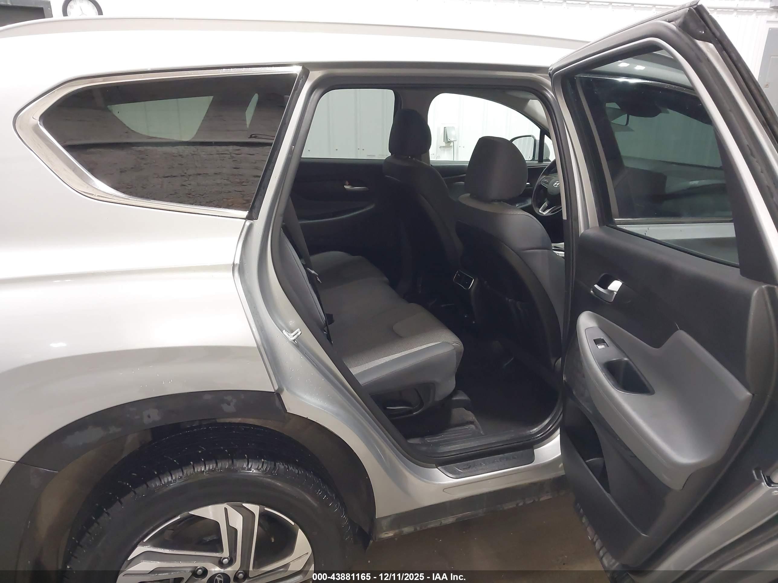 HYUNDAI SANTA image 8