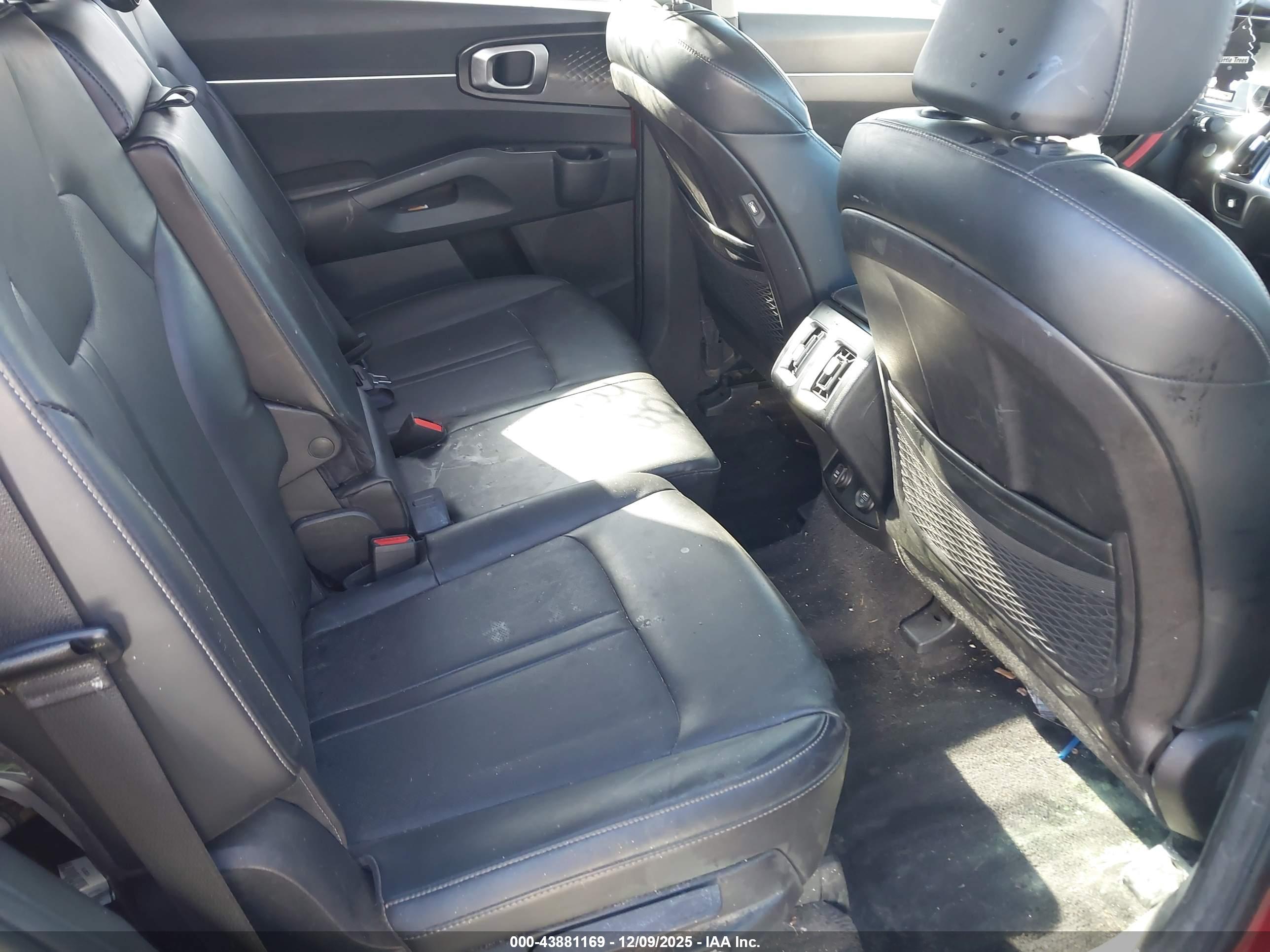 KIA SORENTO image 8