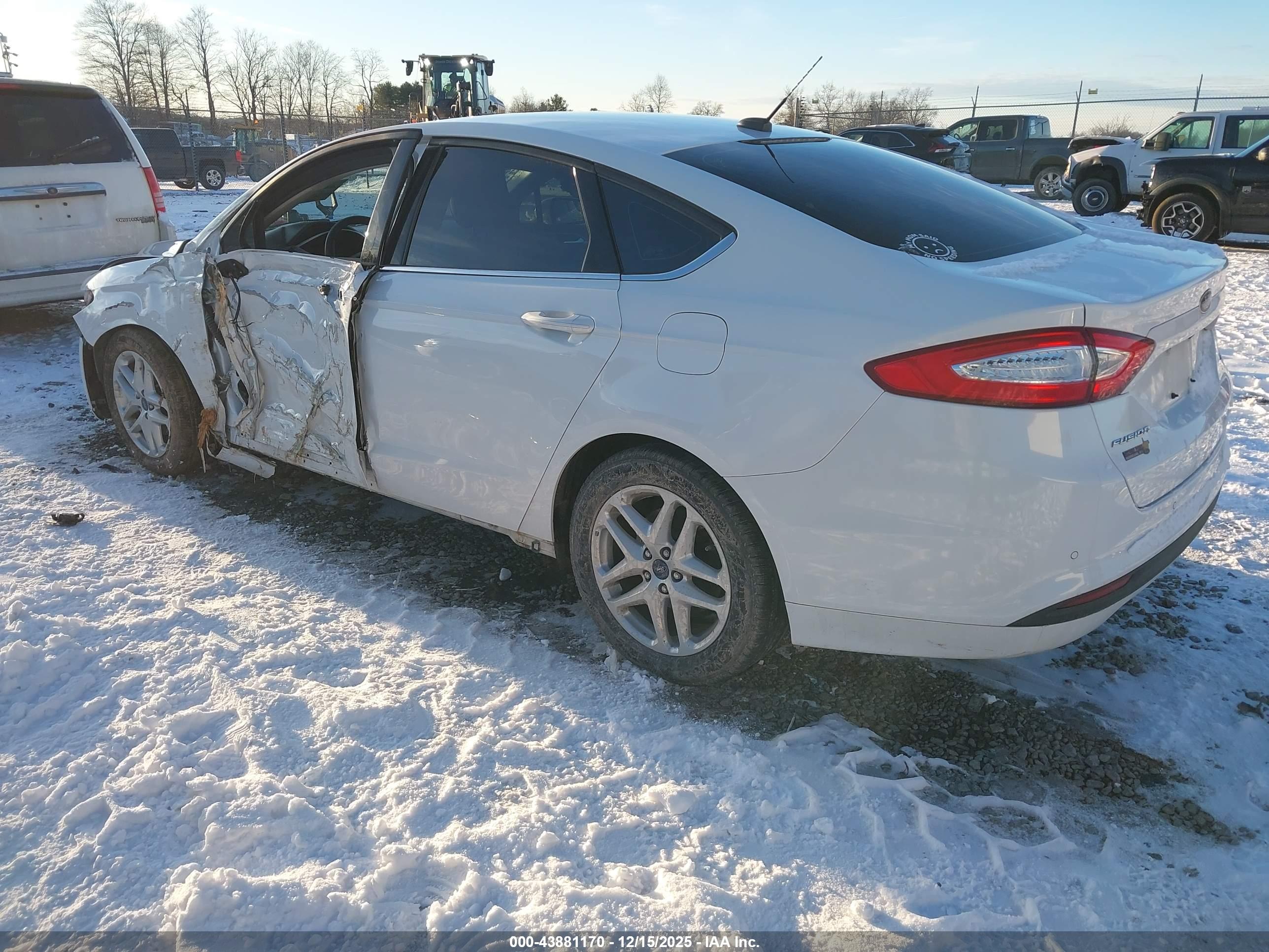 FORD FUSION image 3