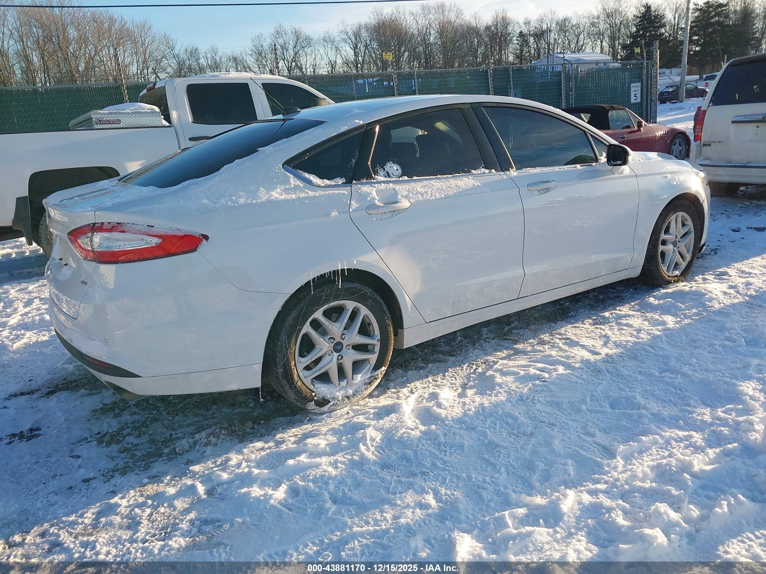 FORD FUSION image 4