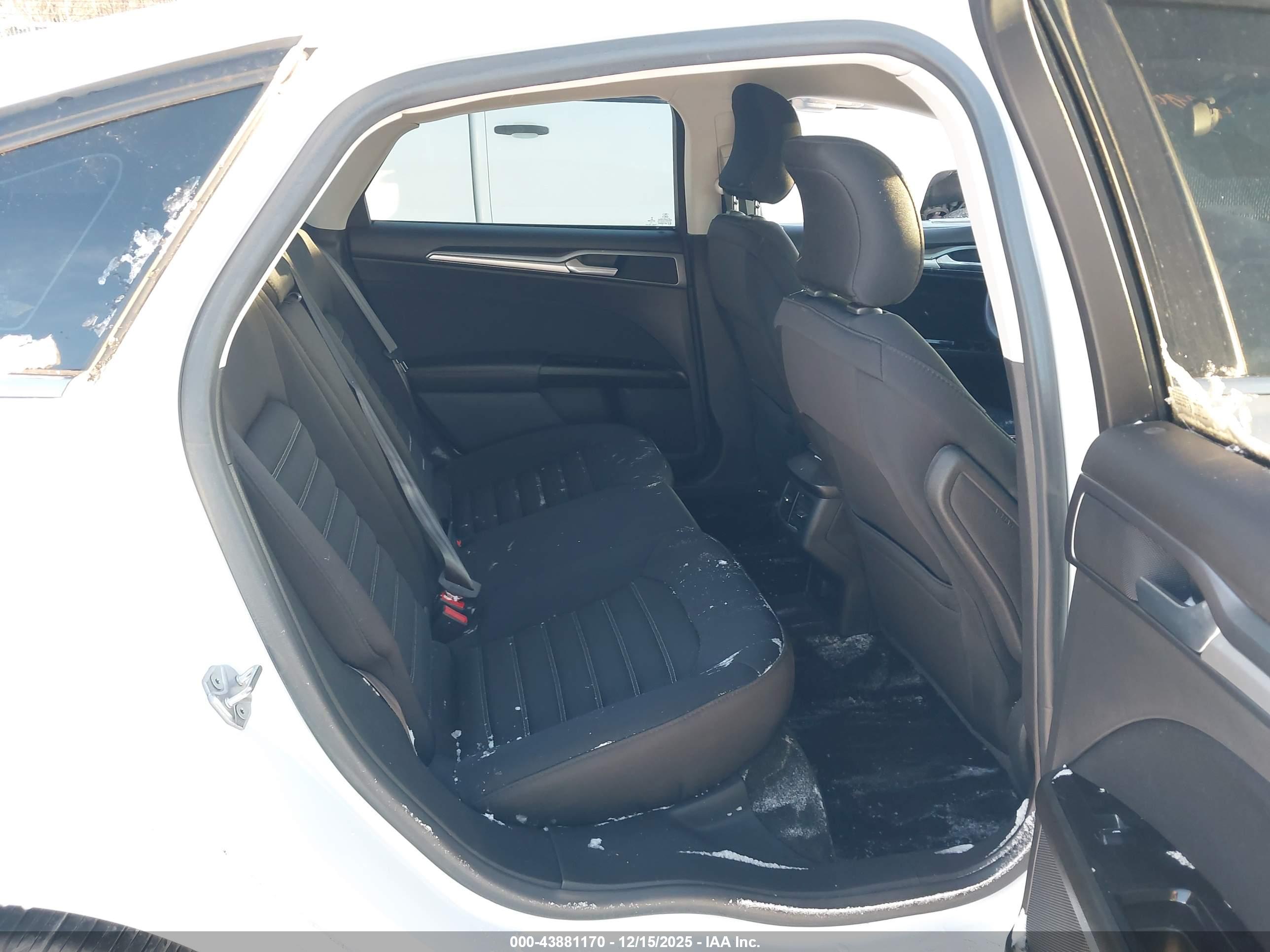 FORD FUSION image 8