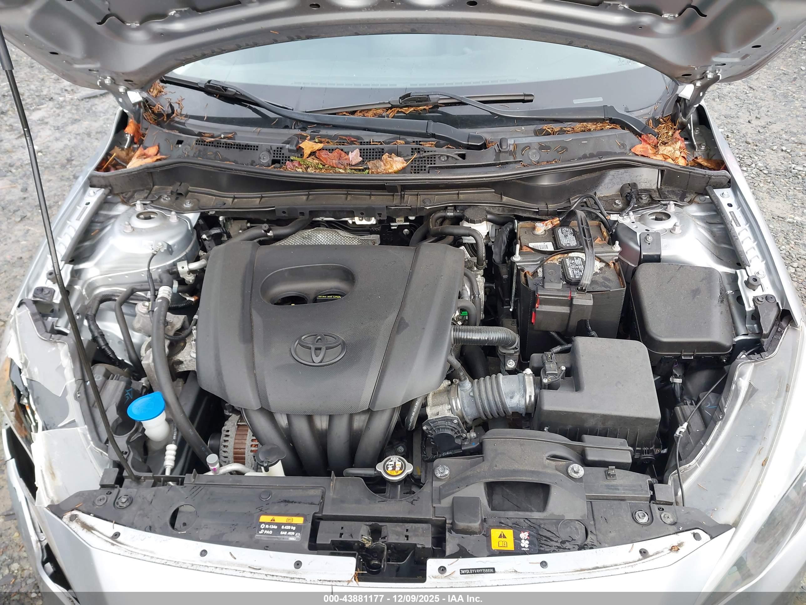 TOYOTA YARIS image 10