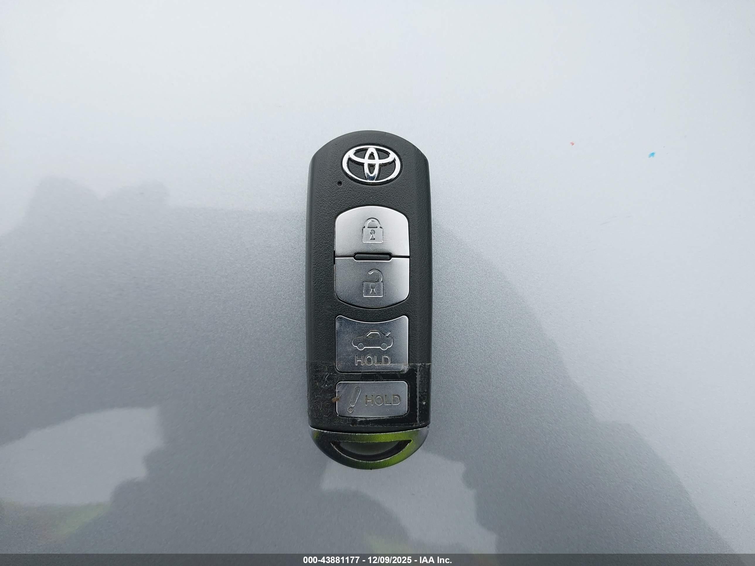 TOYOTA YARIS image 11