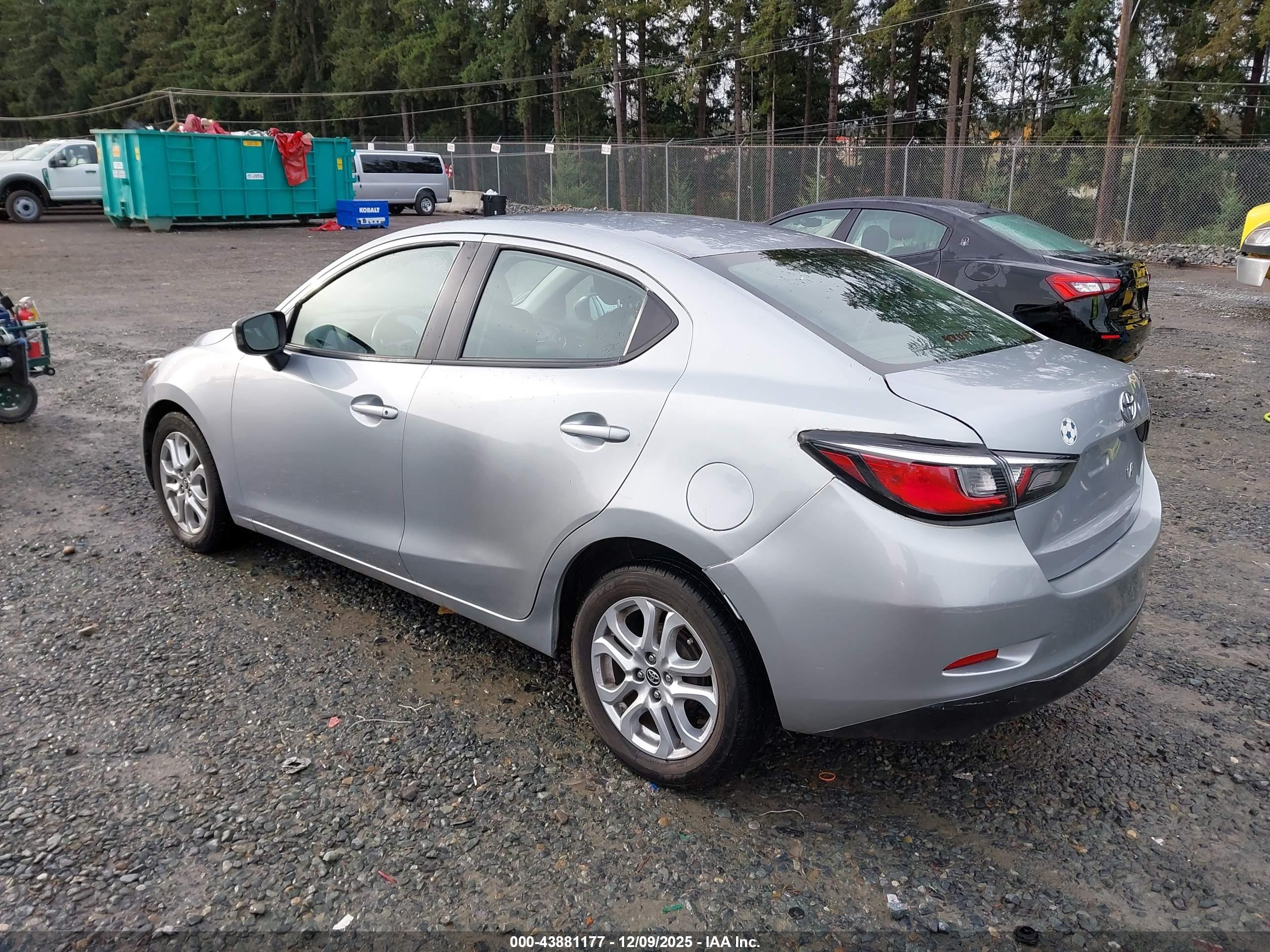 TOYOTA YARIS image 3