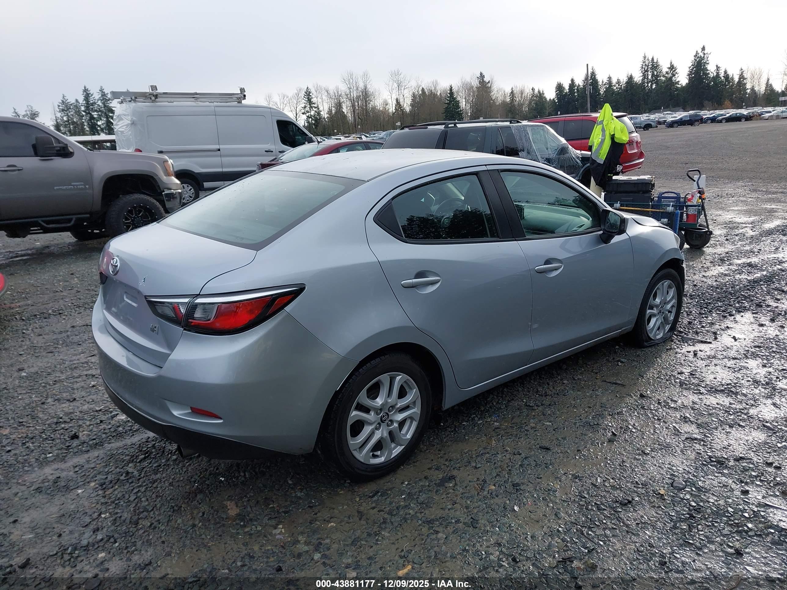 TOYOTA YARIS image 4