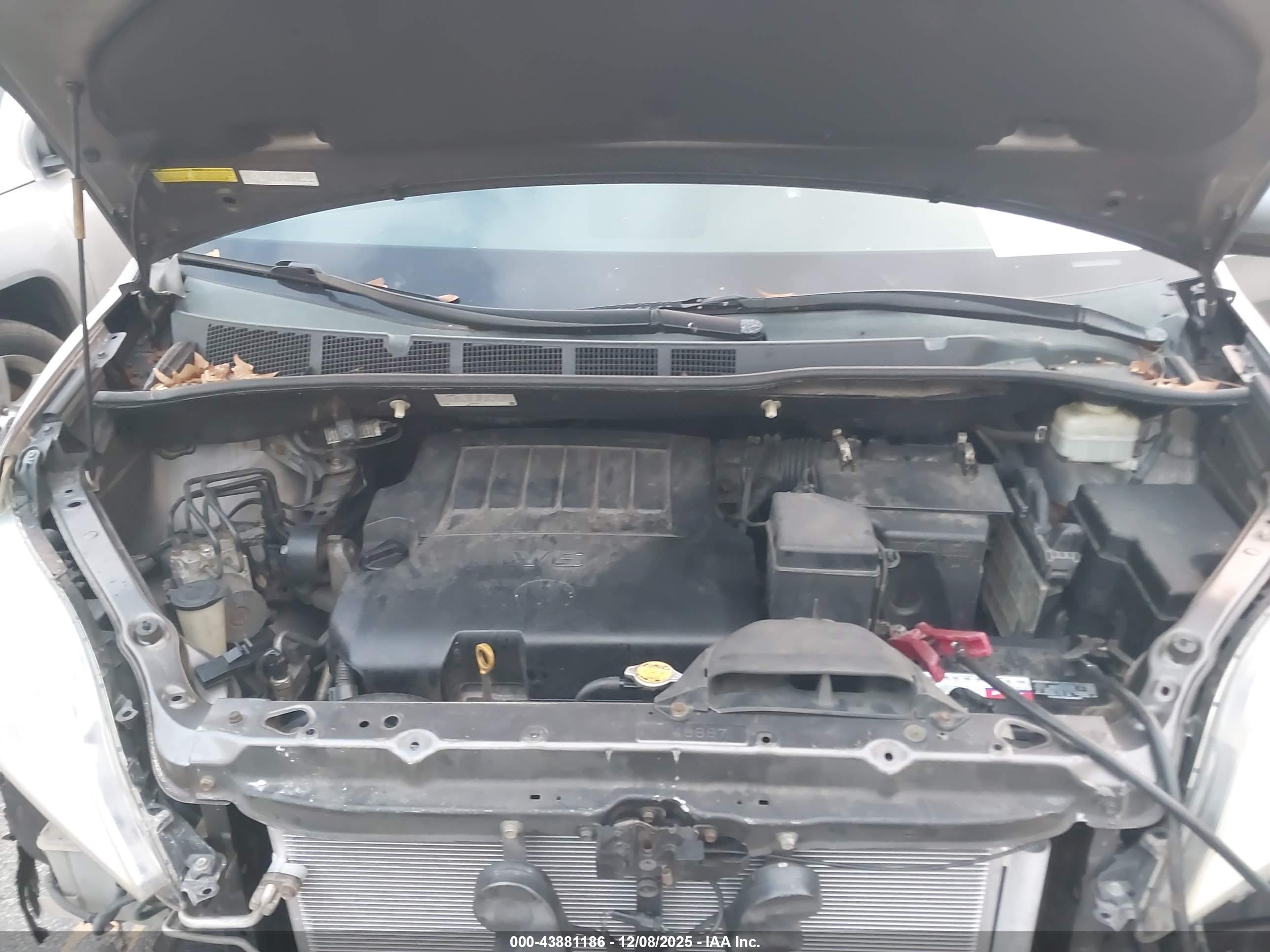 TOYOTA SIENNA image 10