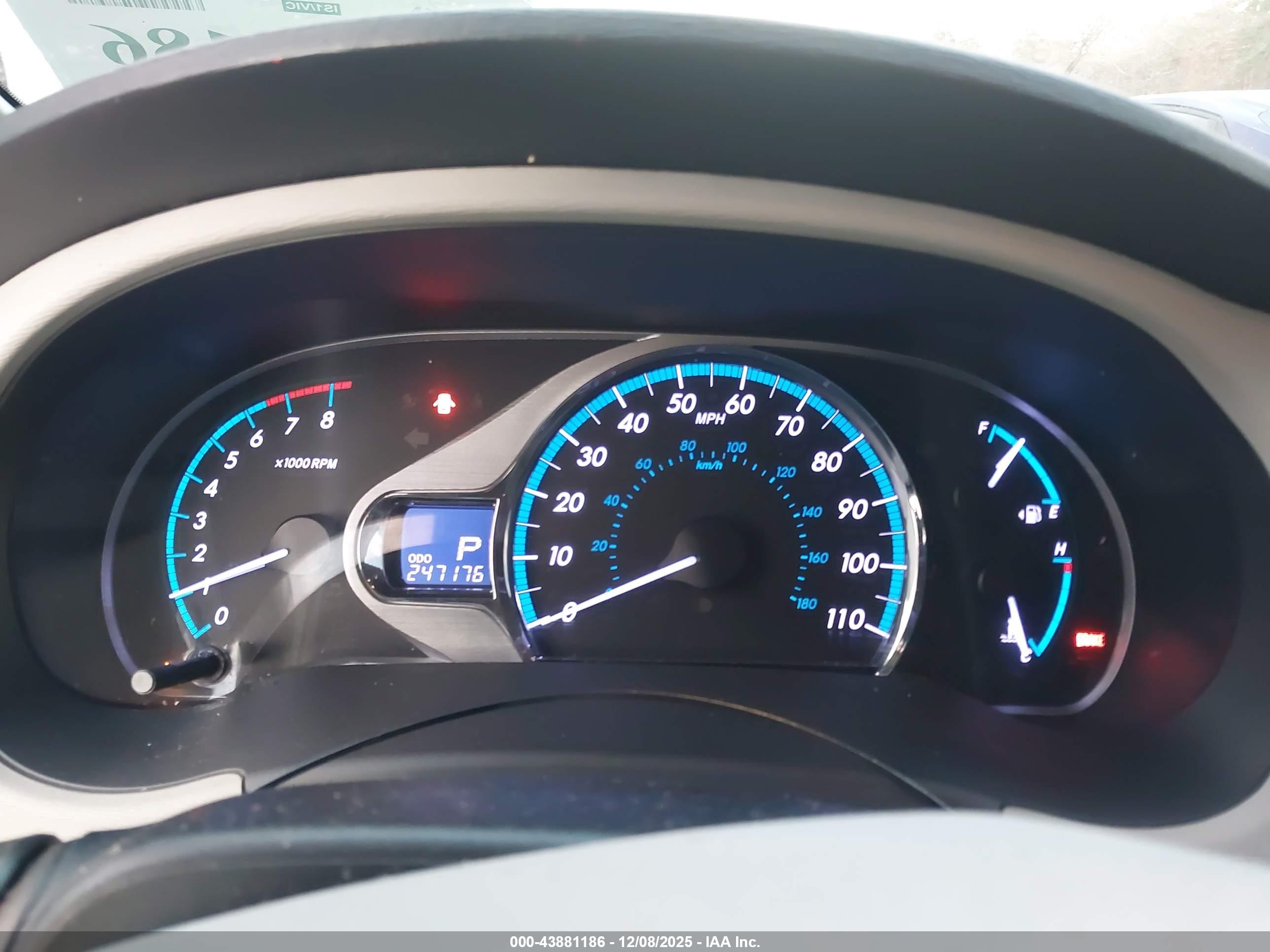 TOYOTA SIENNA image 7