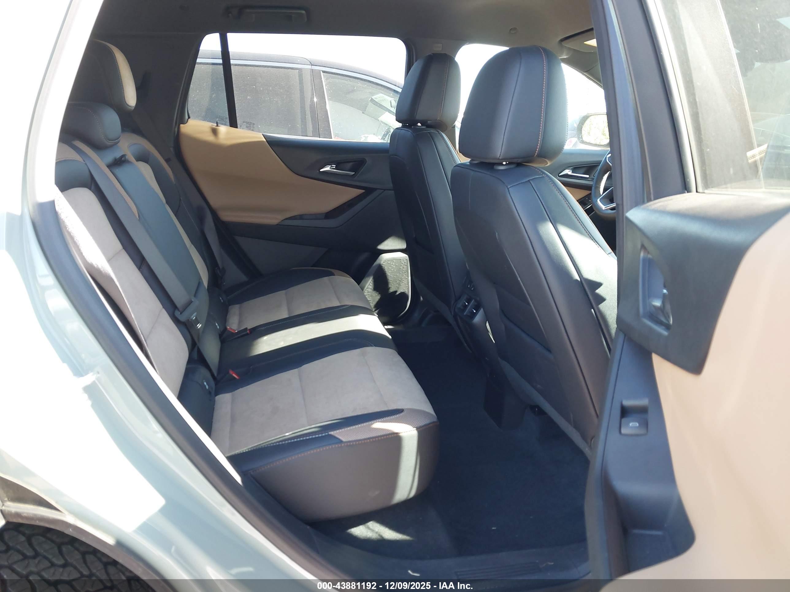 CHEVROLET EQUINOX image 8