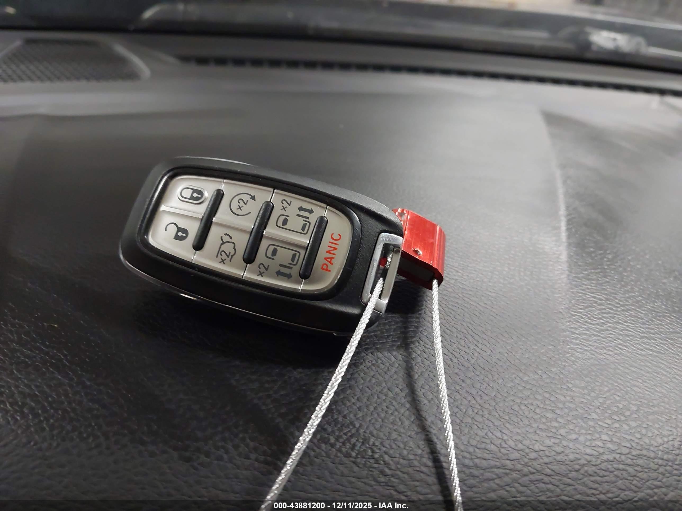 CHRYSLER PACIFICA image 11