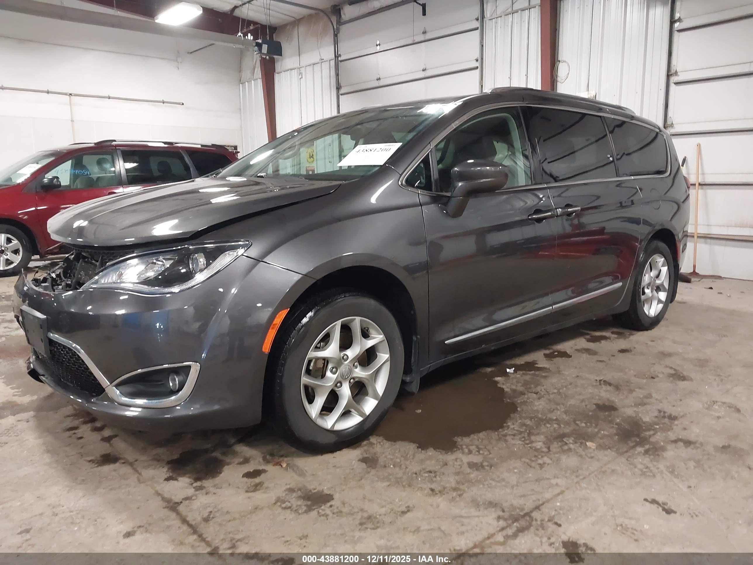 CHRYSLER PACIFICA image 2