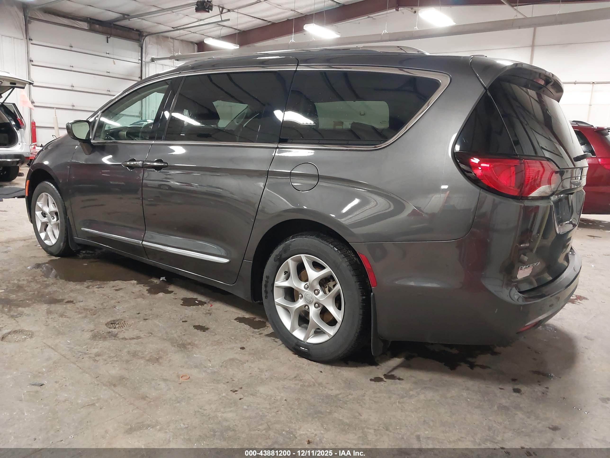 CHRYSLER PACIFICA image 3