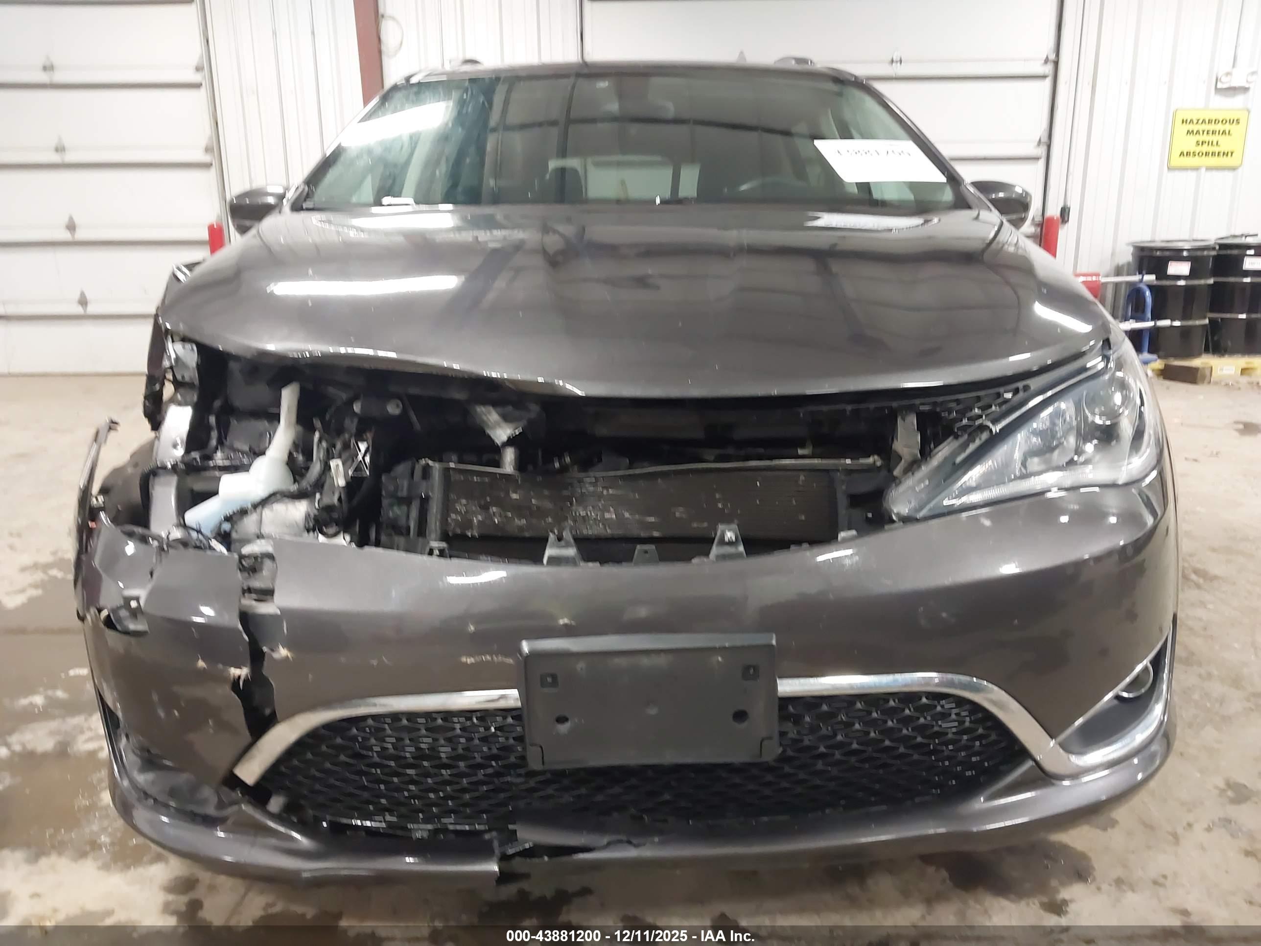 CHRYSLER PACIFICA image 6