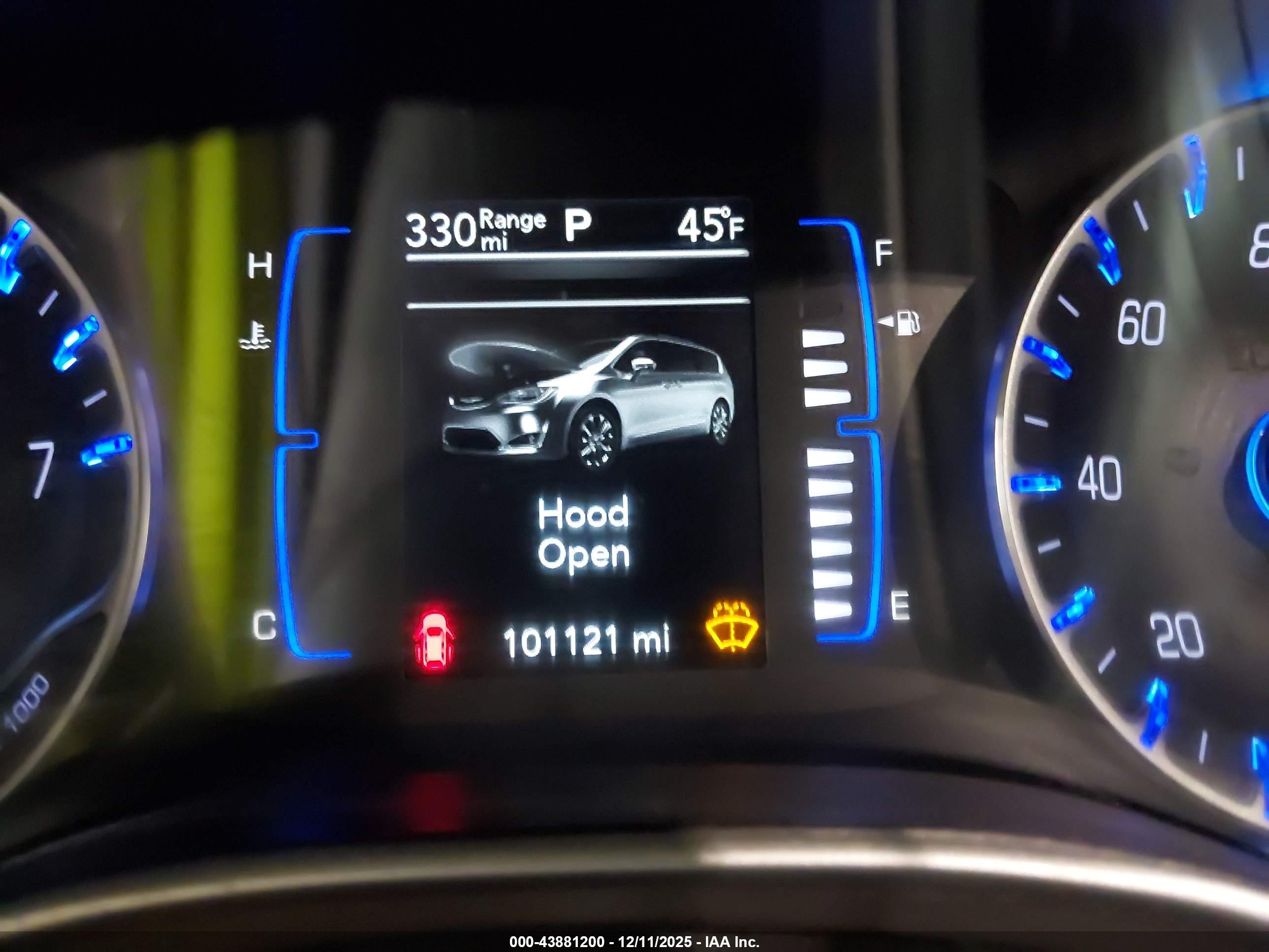 CHRYSLER PACIFICA image 7