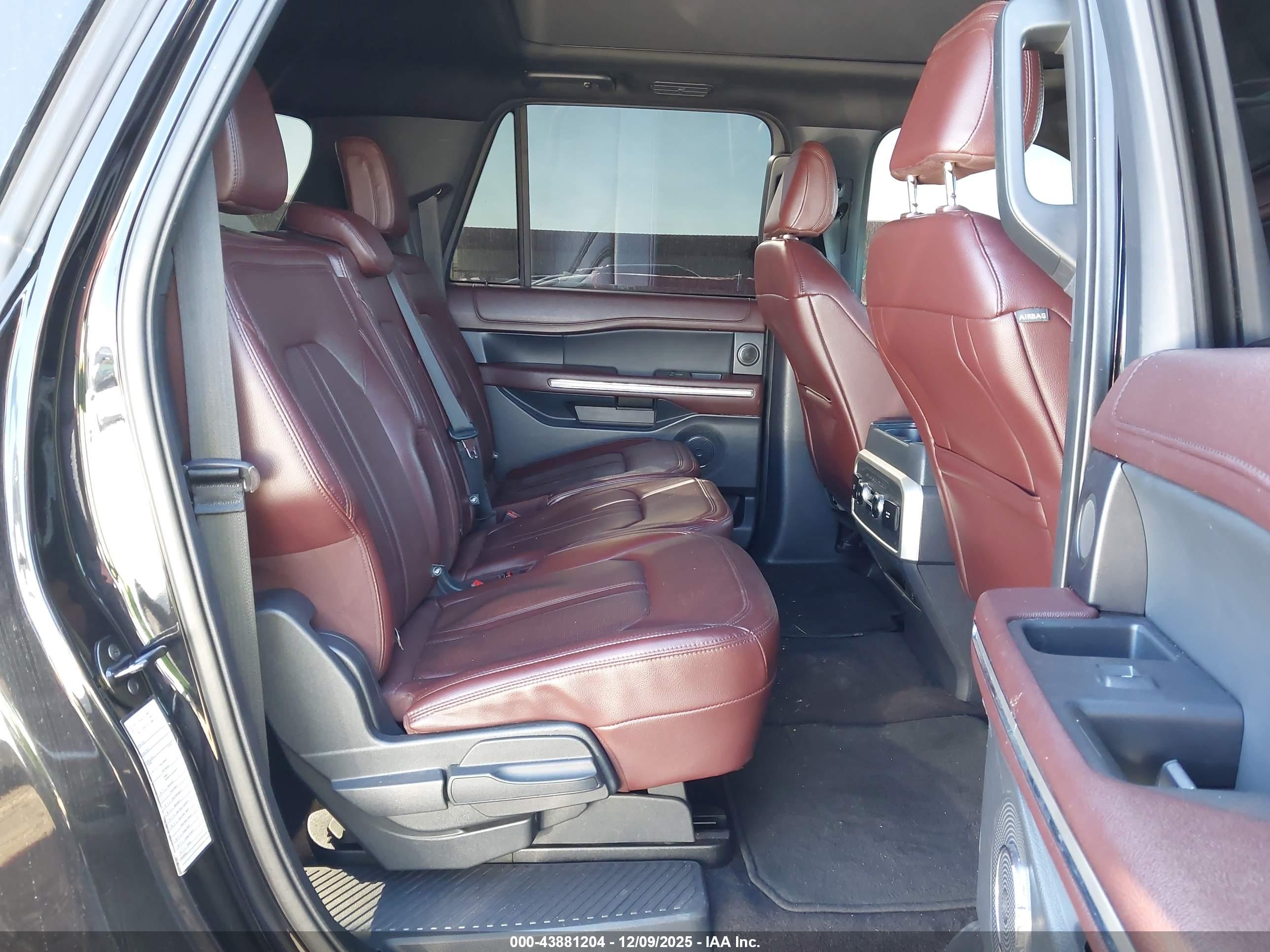 FORD EXPEDITION image 8