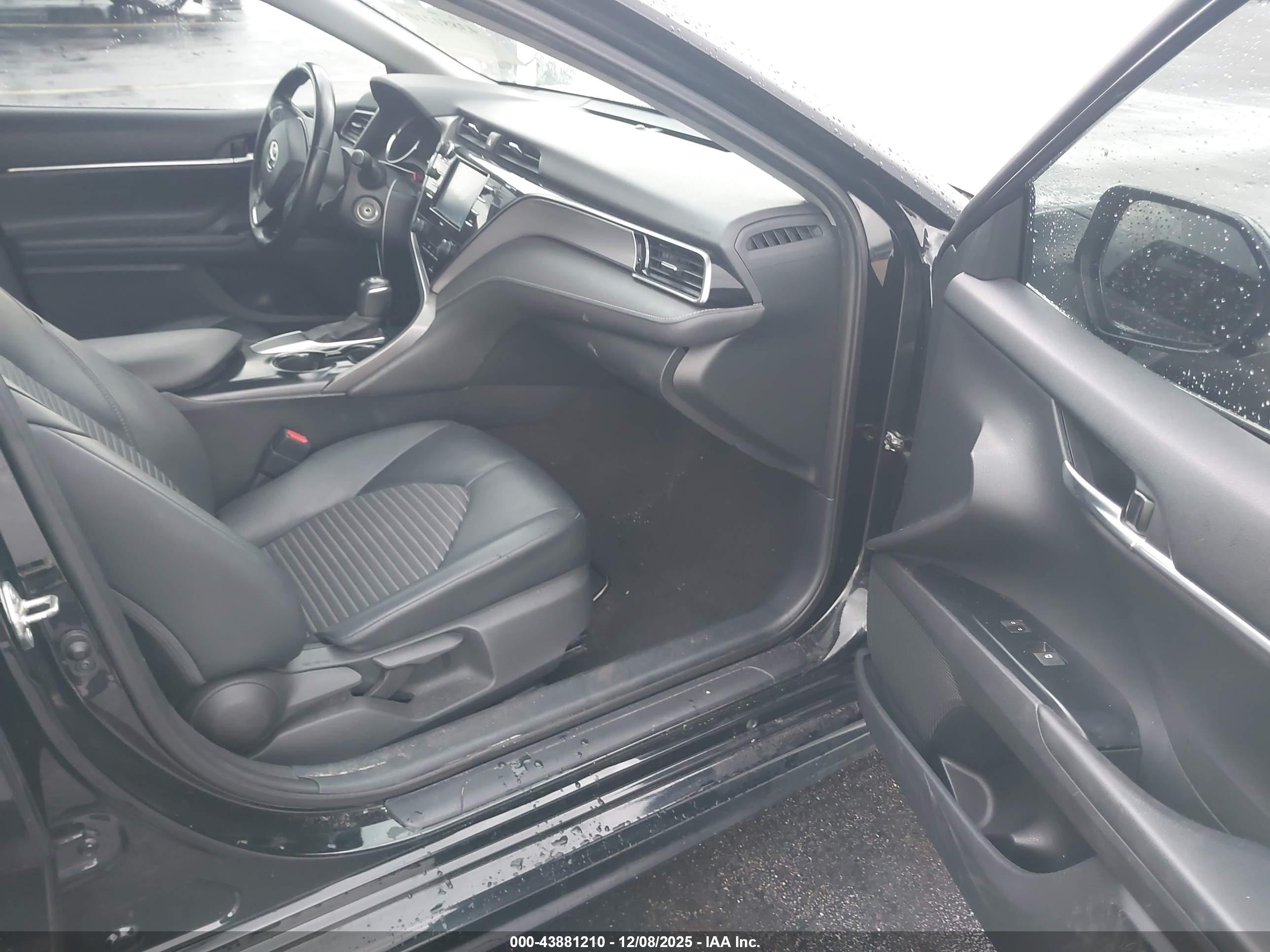 TOYOTA CAMRY image 5