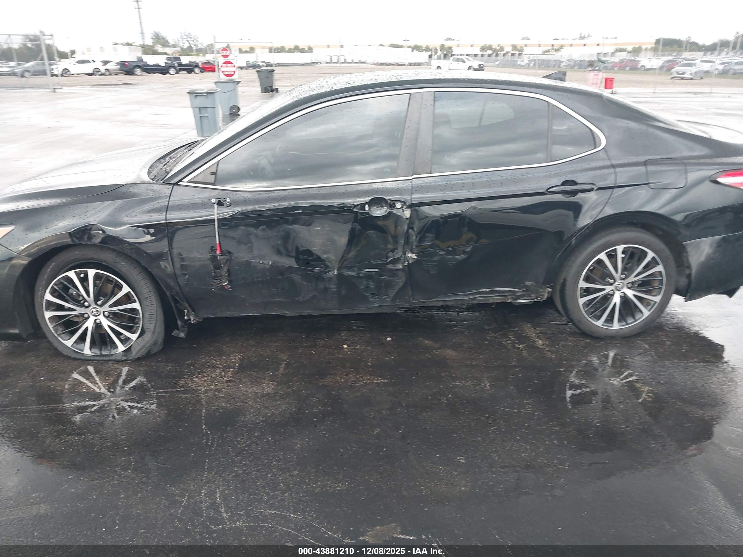 TOYOTA CAMRY image 6