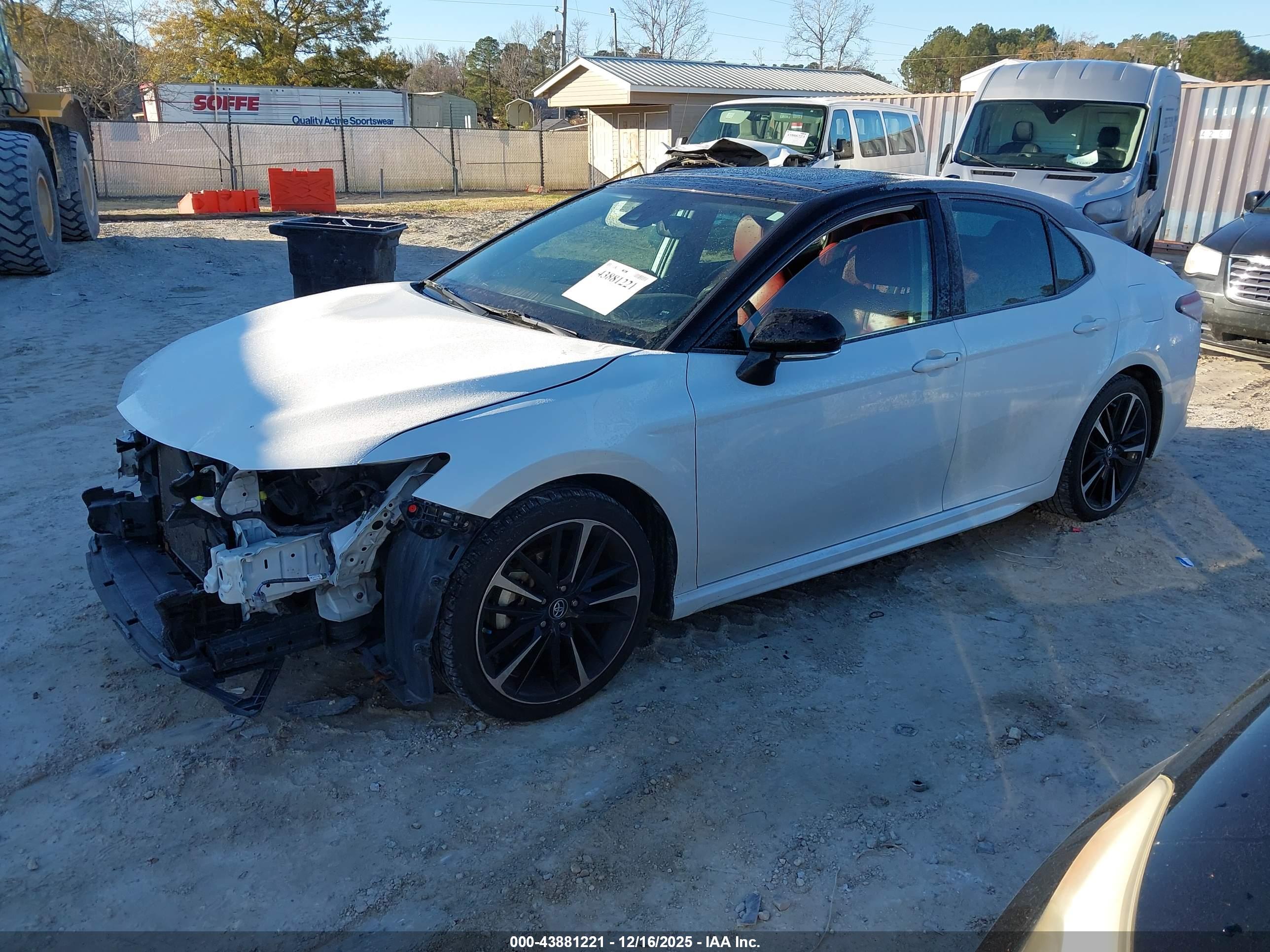 TOYOTA CAMRY image 2