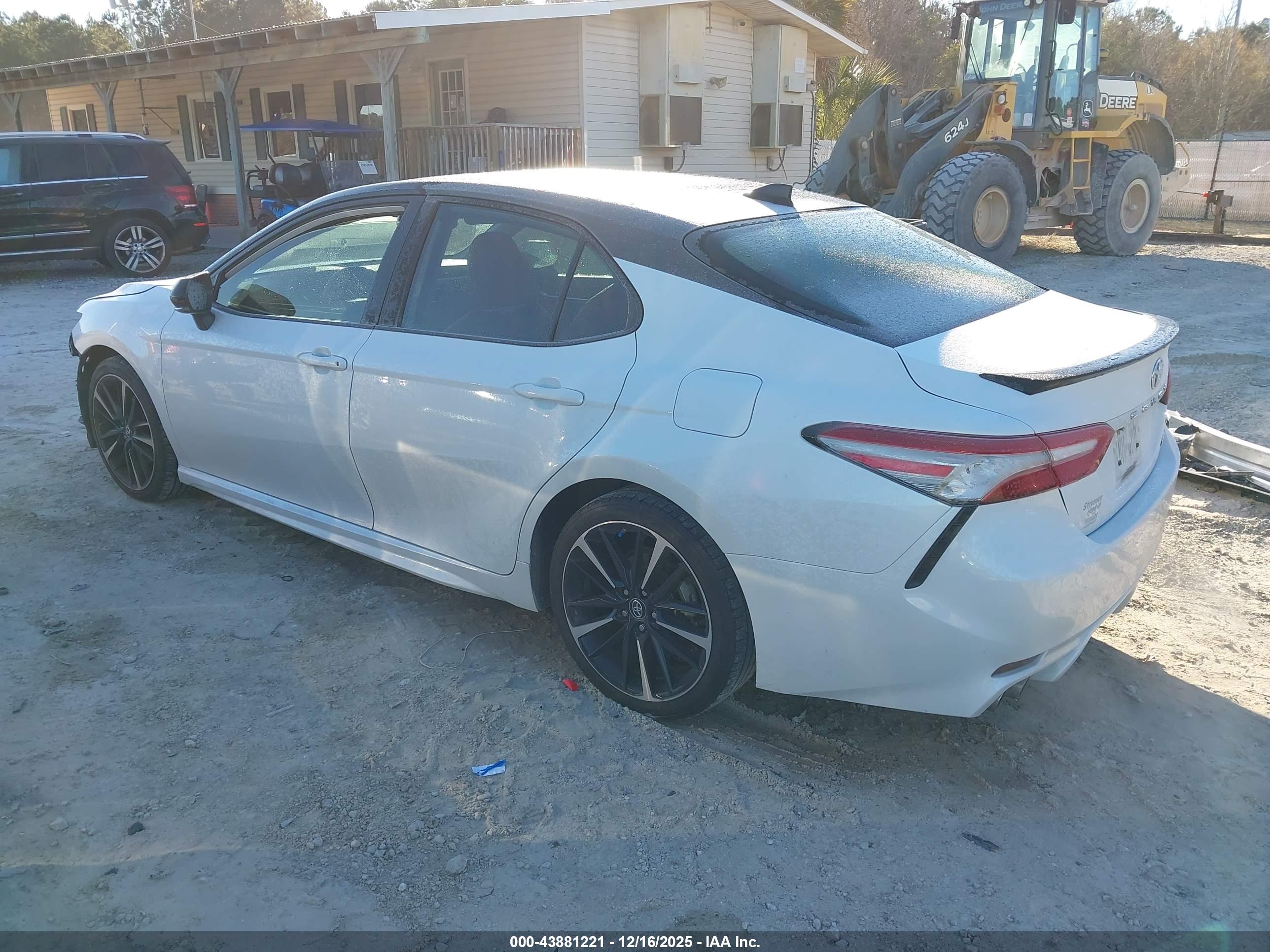 TOYOTA CAMRY image 3