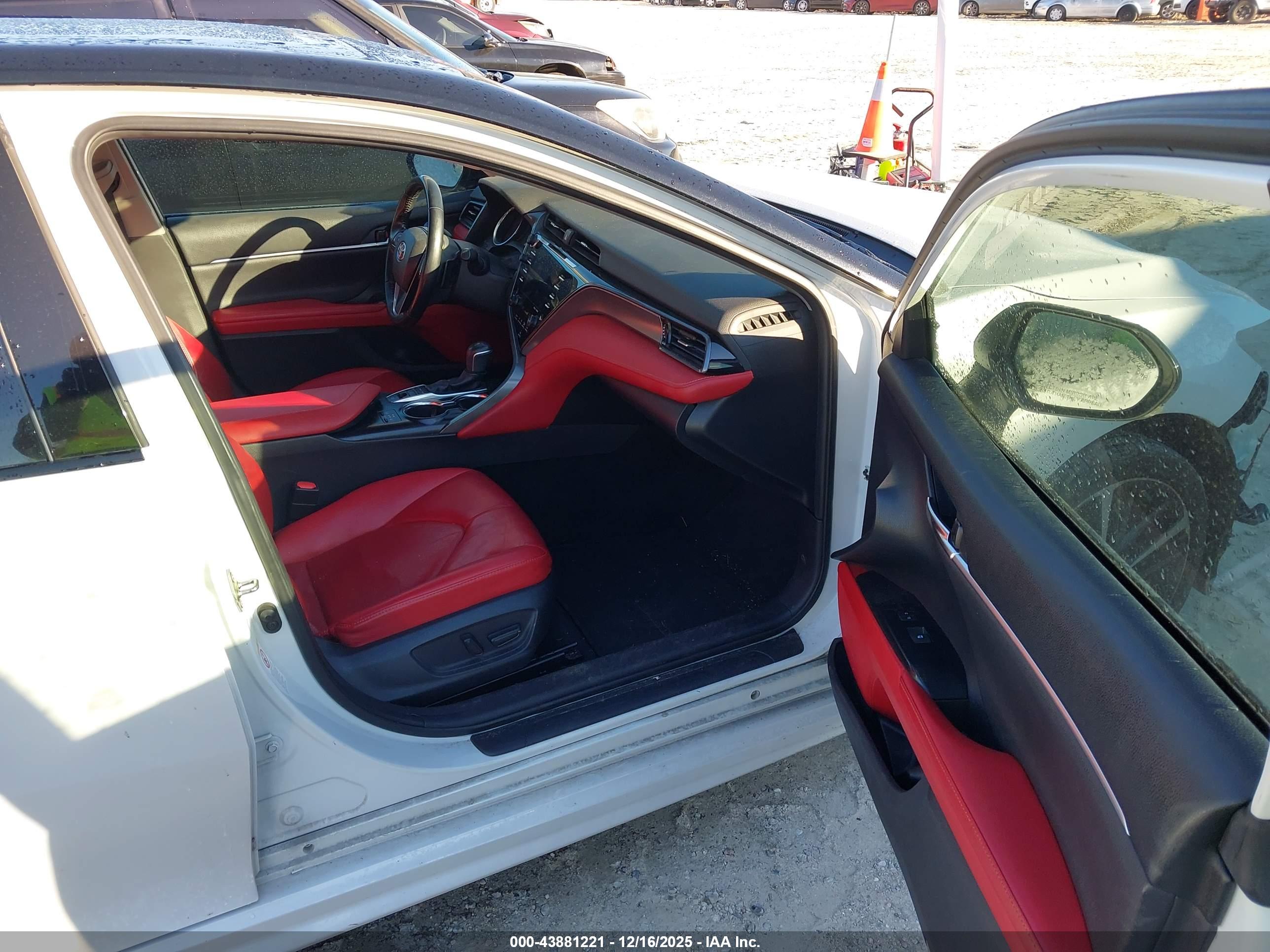 TOYOTA CAMRY image 5