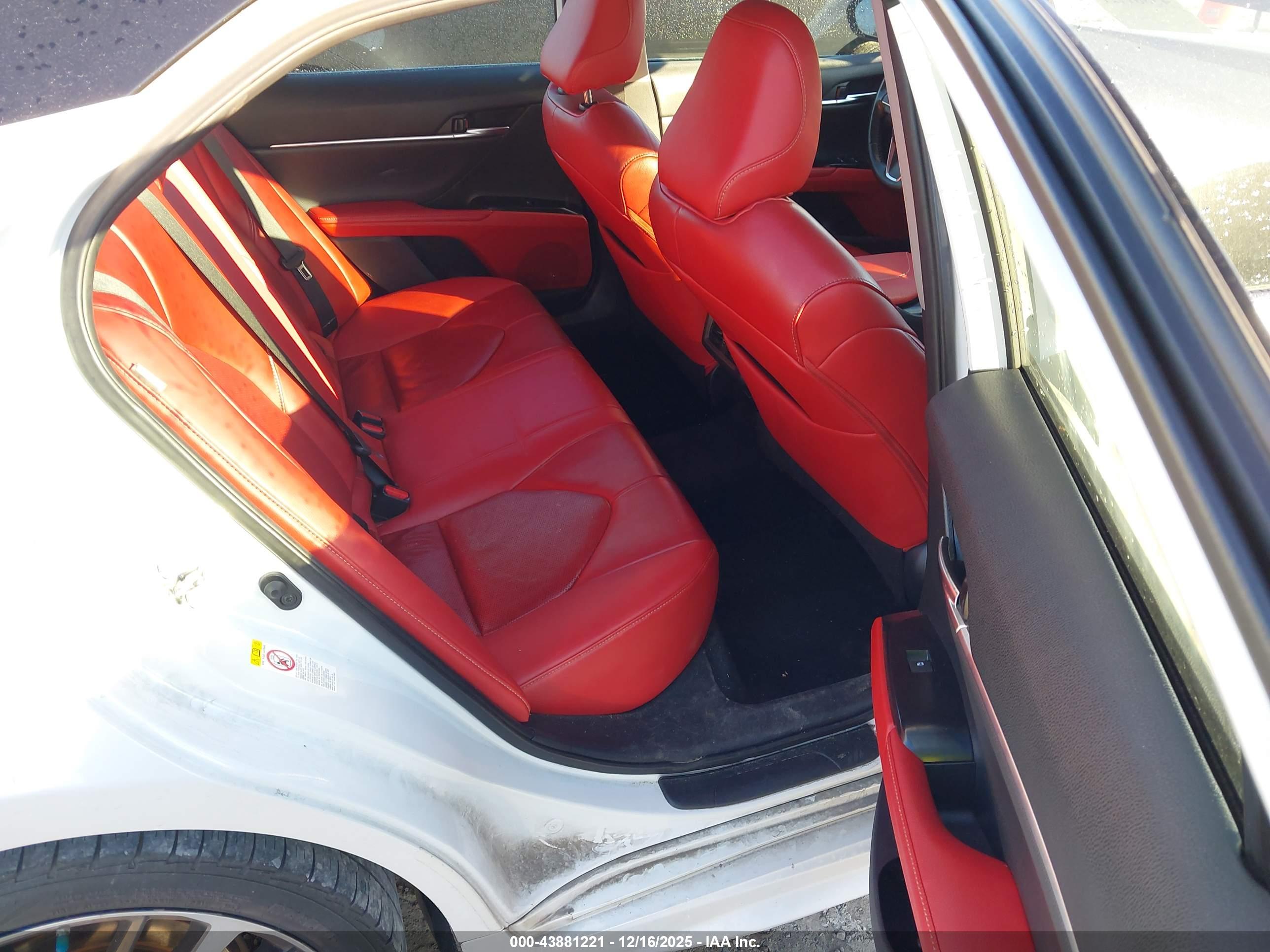 TOYOTA CAMRY image 8