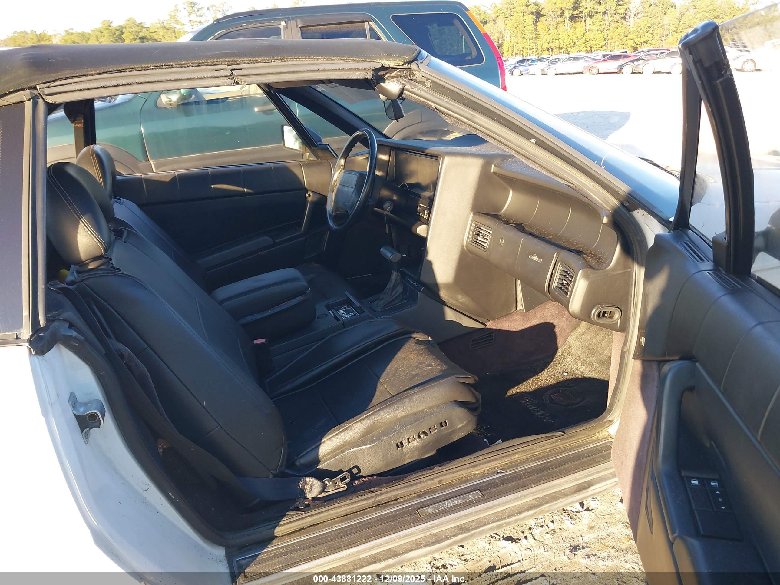 CADILLAC ALLANTE image 5