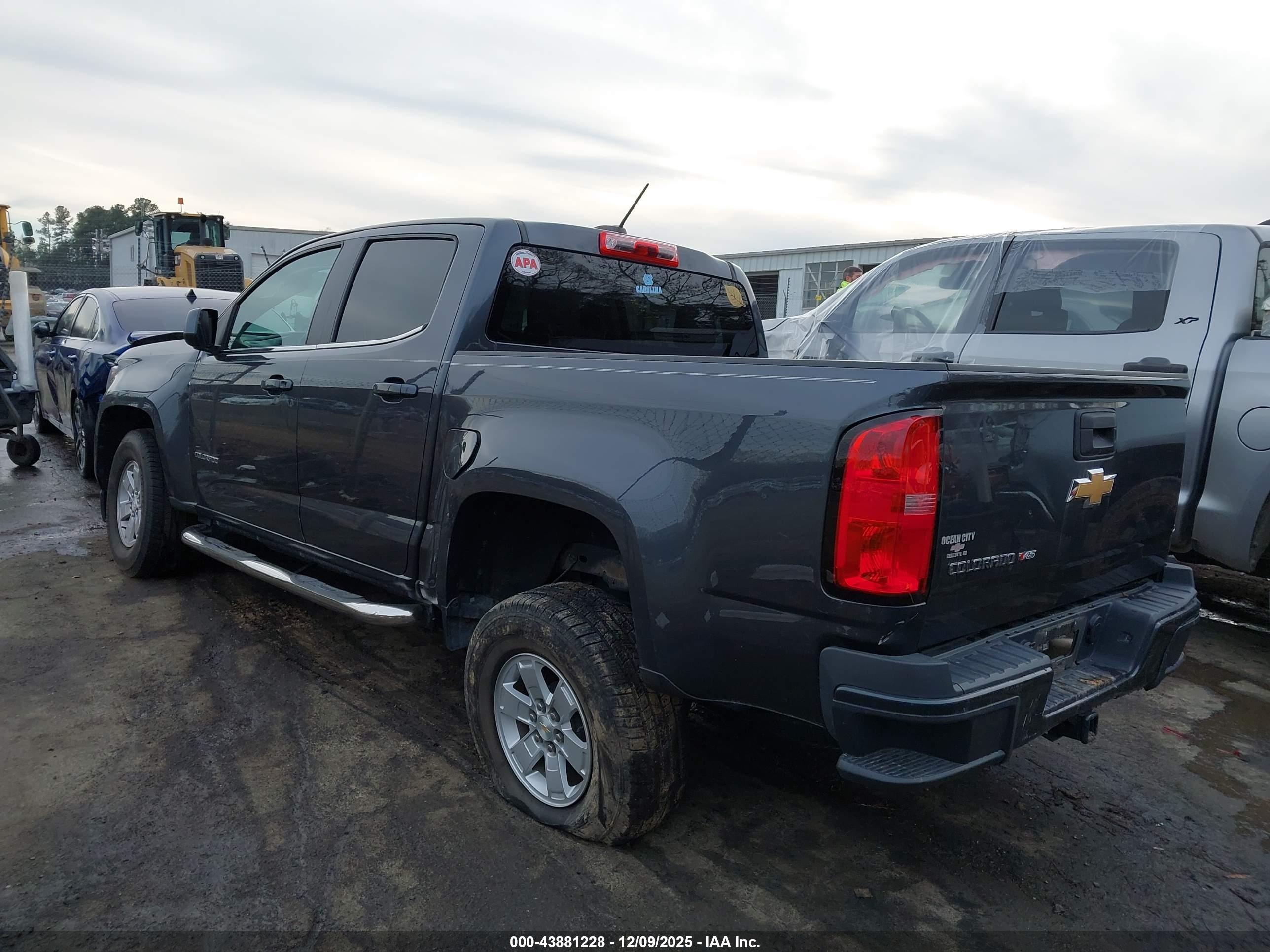 CHEVROLET COLORADO image 3