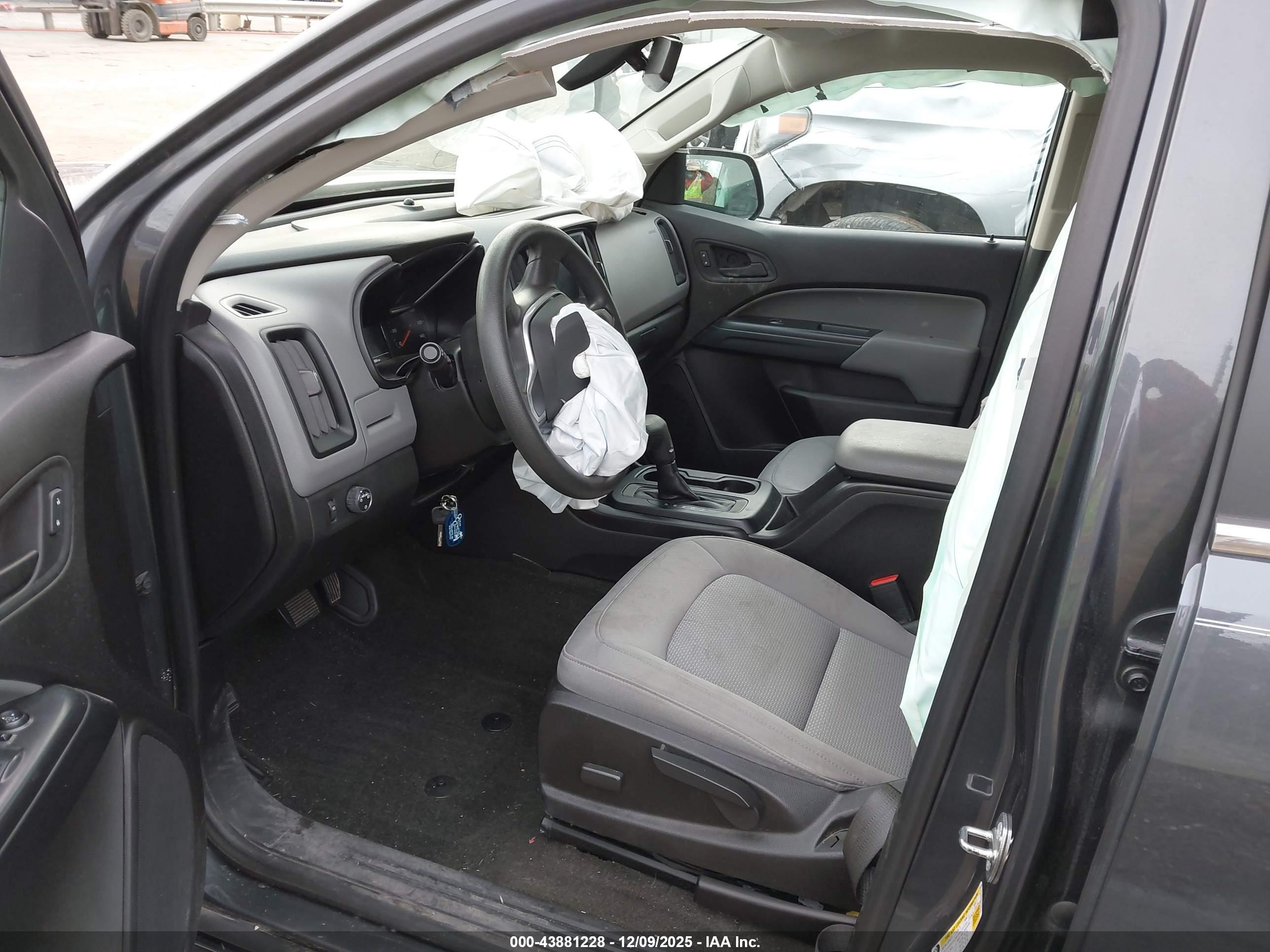 CHEVROLET COLORADO image 5