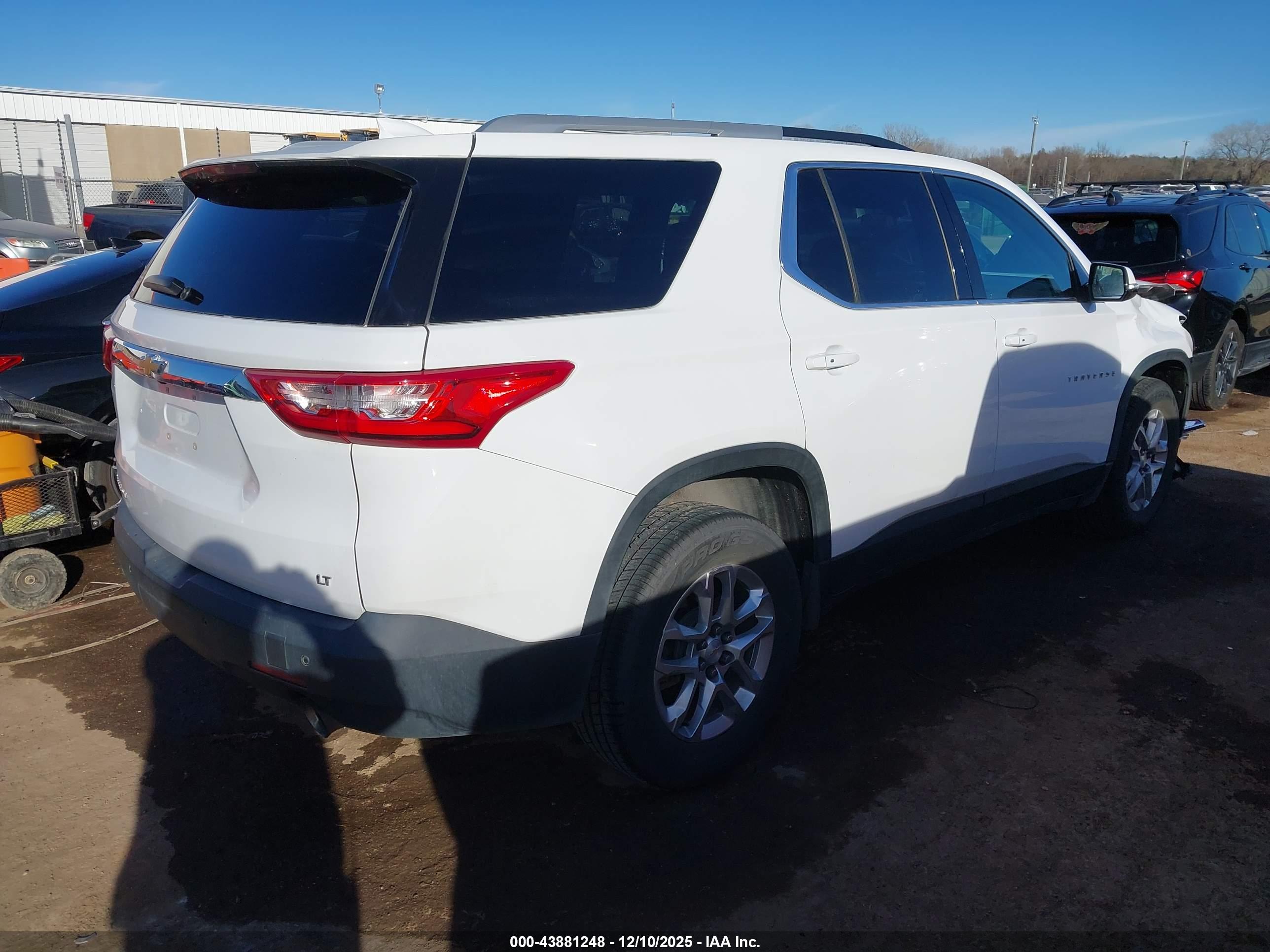 CHEVROLET TRAVERSE image 4