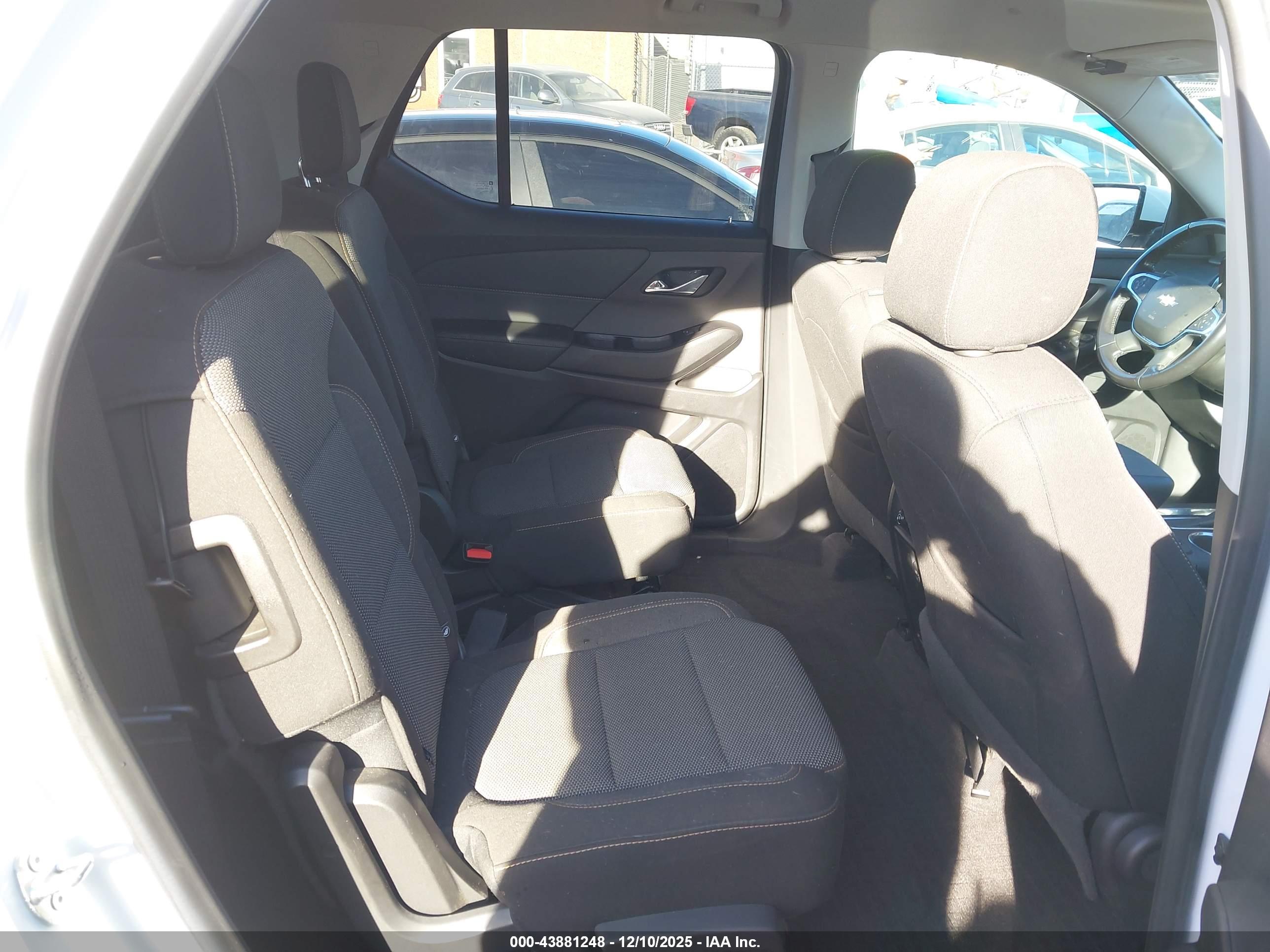 CHEVROLET TRAVERSE image 8