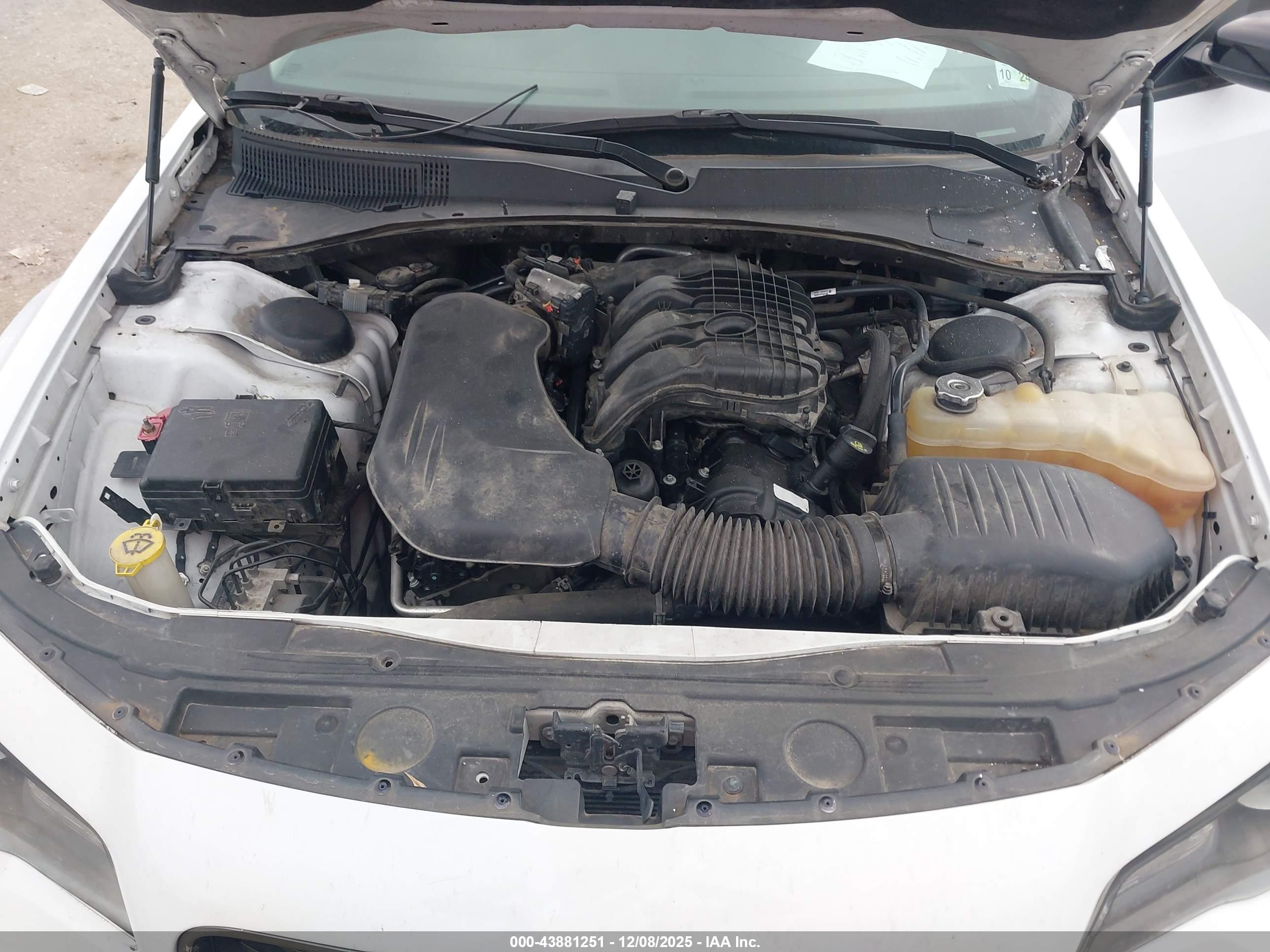 CHRYSLER 300 image 10