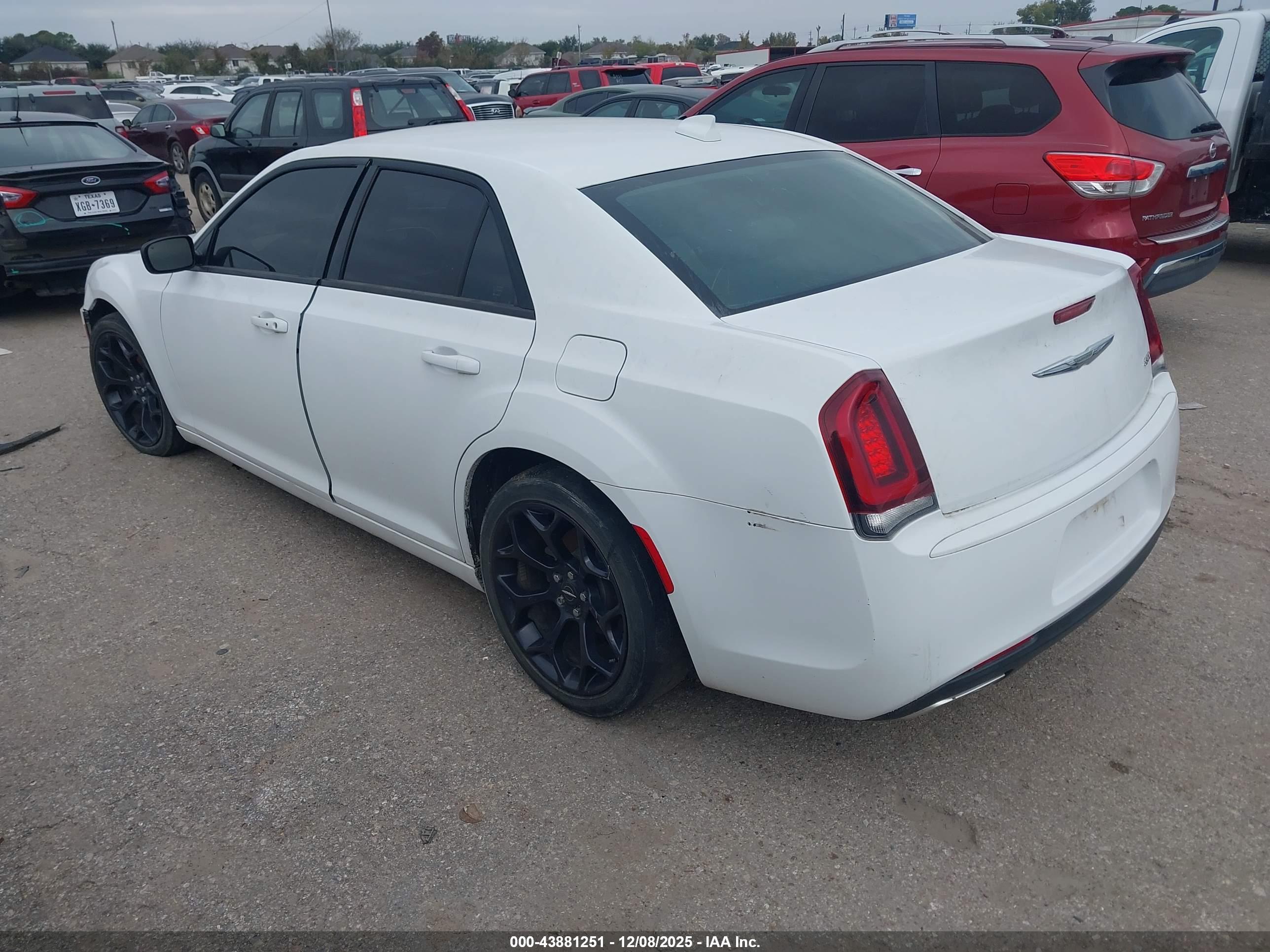 CHRYSLER 300 image 3