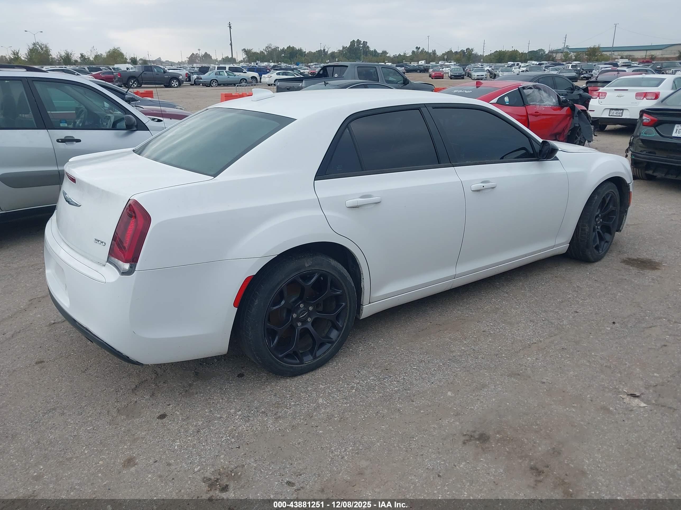 CHRYSLER 300 image 4