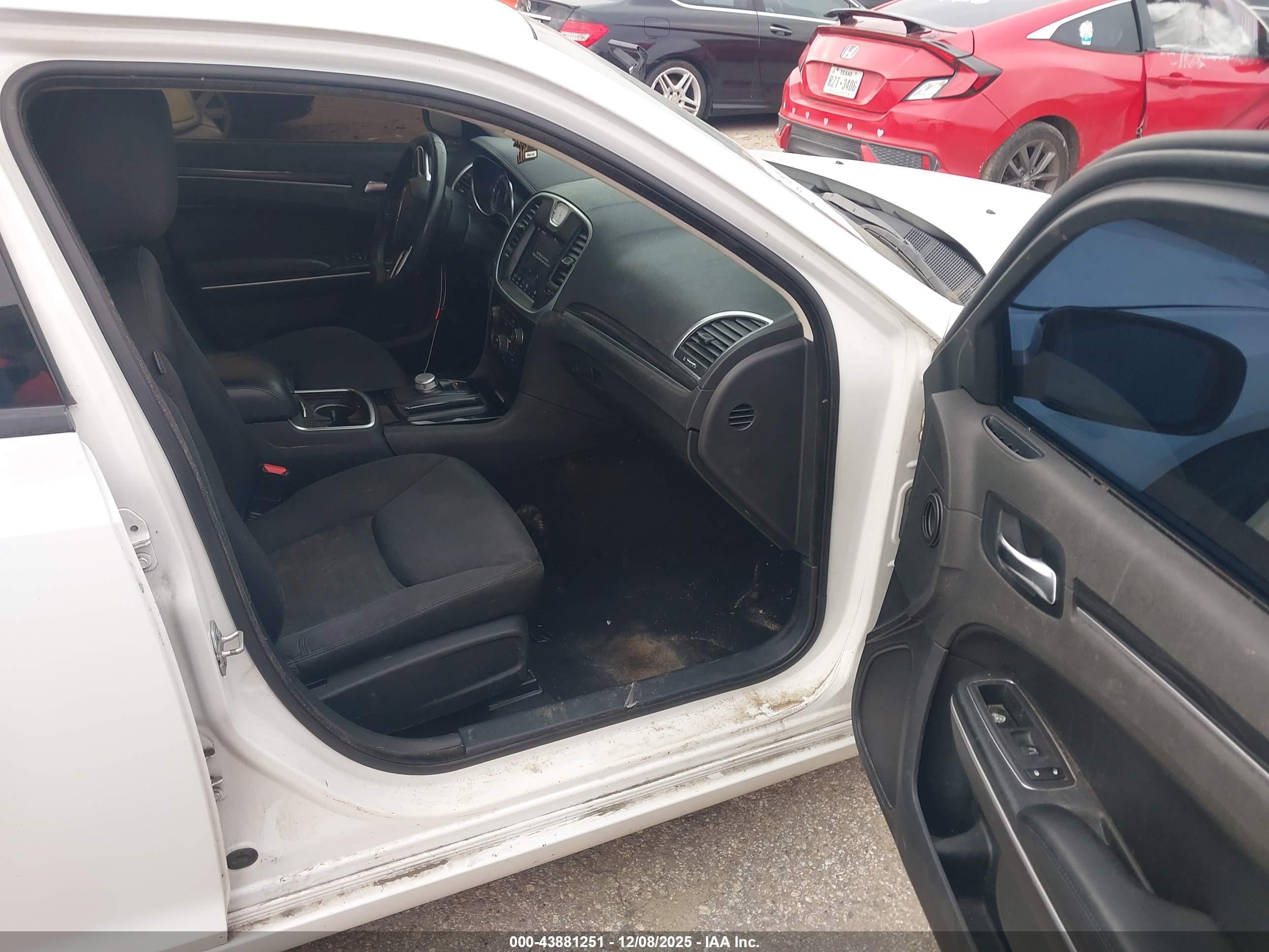 CHRYSLER 300 image 5