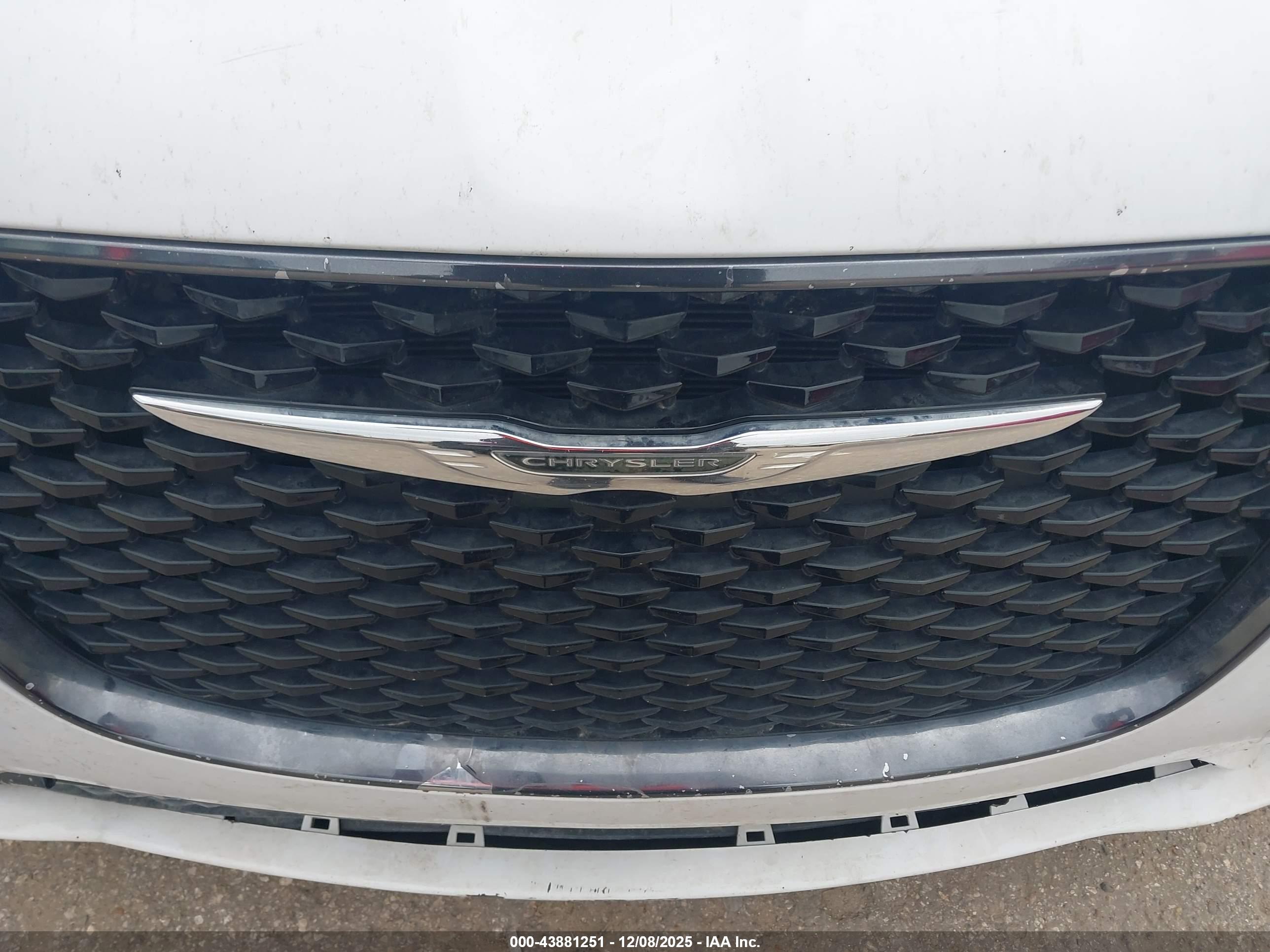 CHRYSLER 300 image 6