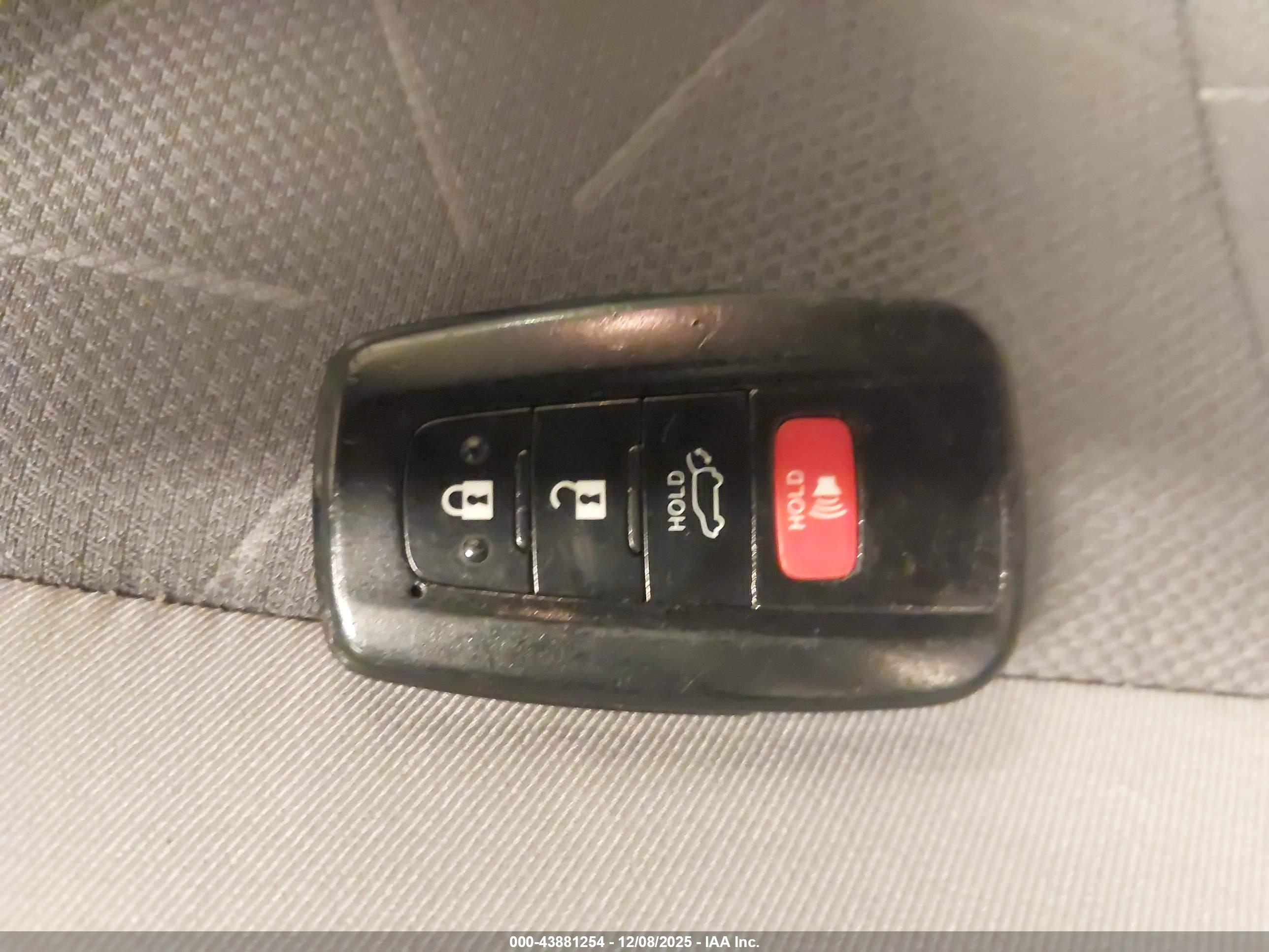 TOYOTA RAV4 image 11