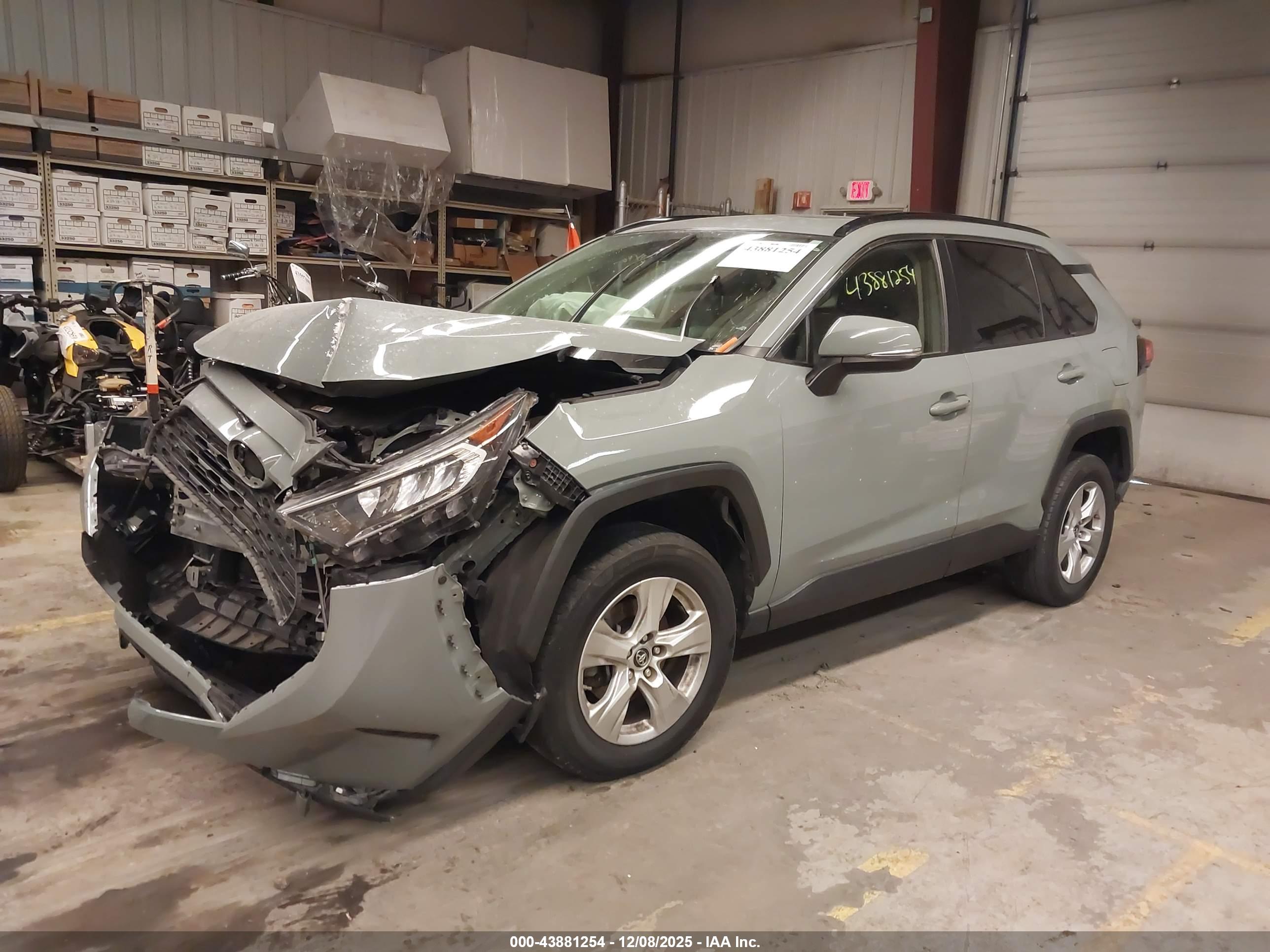 TOYOTA RAV4 image 2