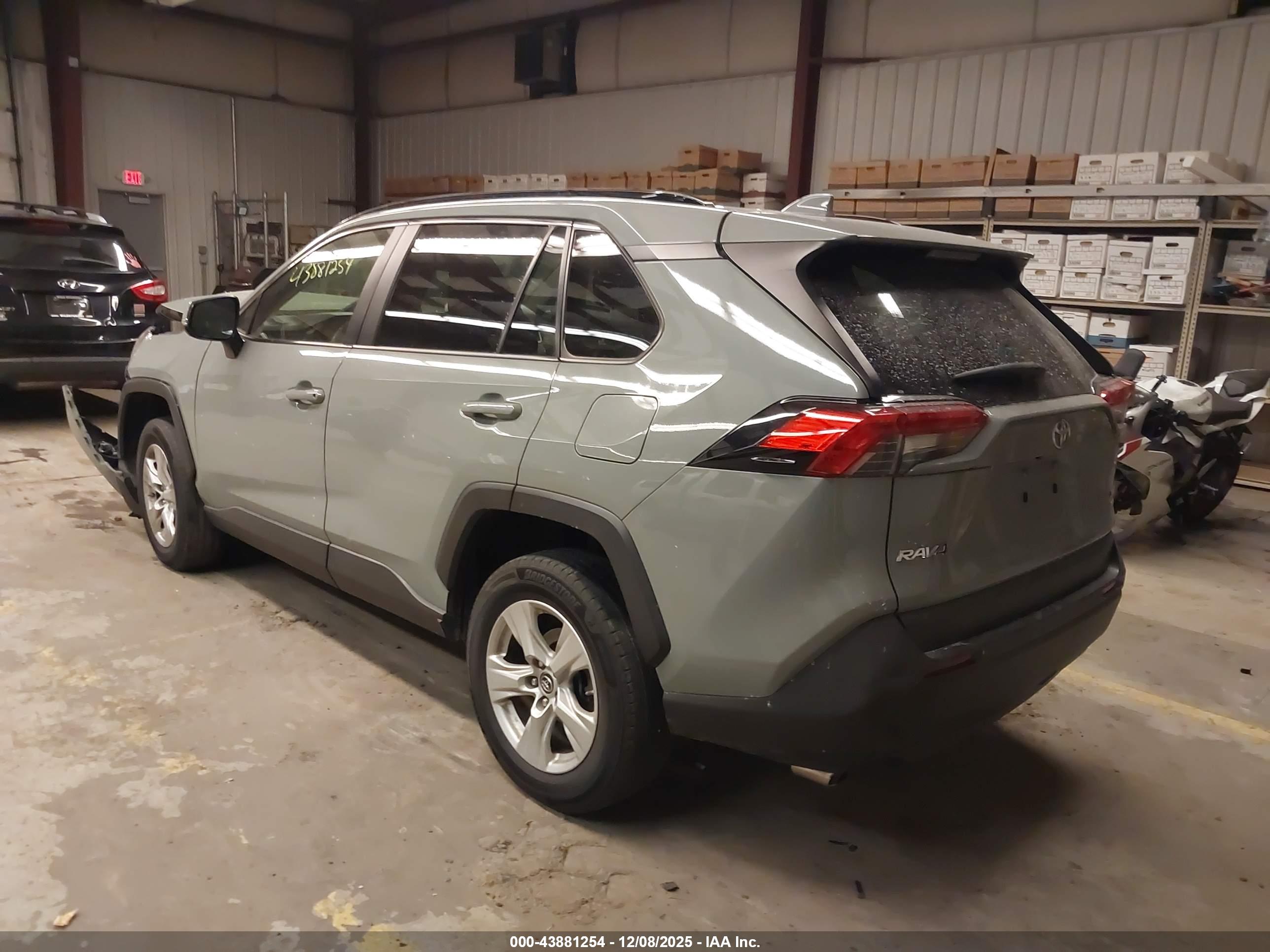 TOYOTA RAV4 image 3
