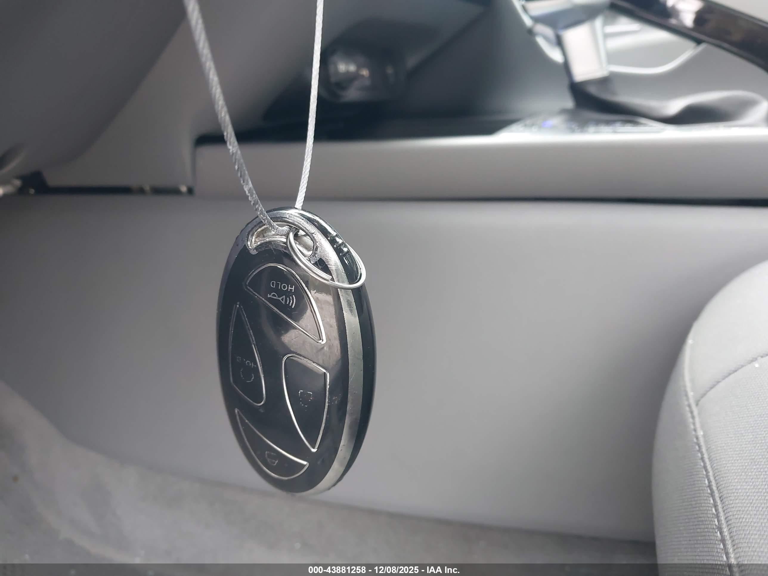 HYUNDAI ELANTRA image 11