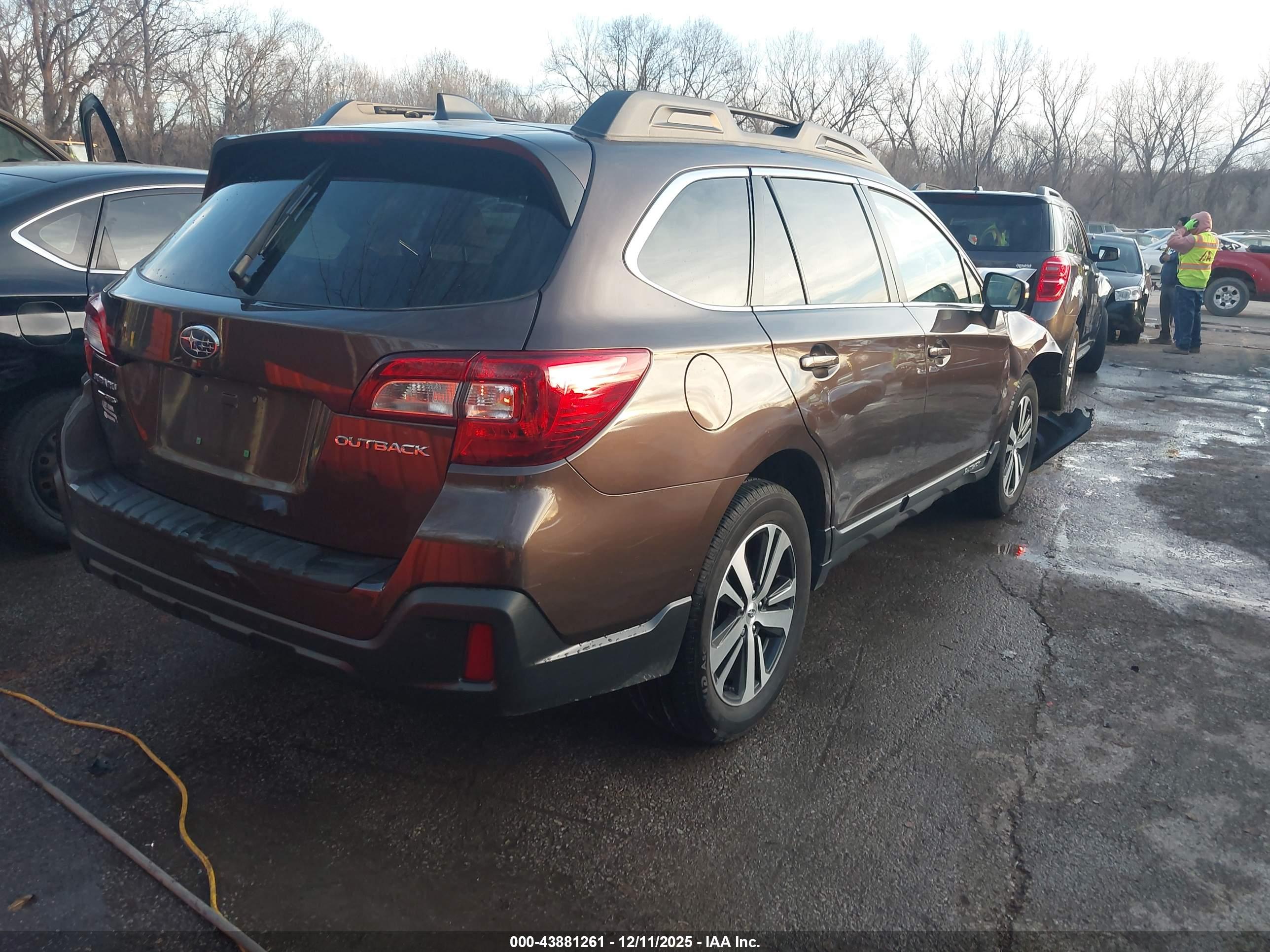 SUBARU OUTBACK image 4