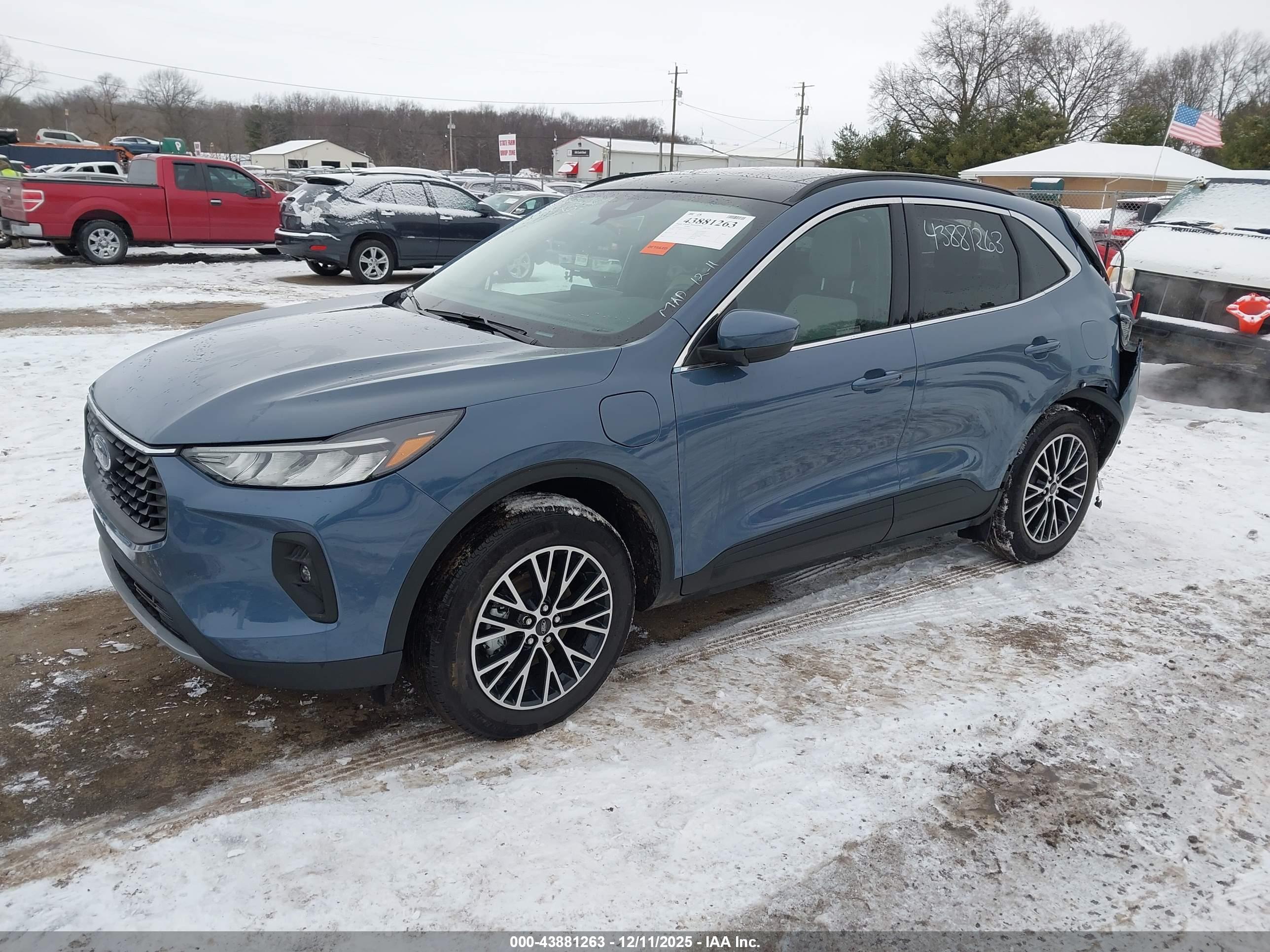 FORD ESCAPE image 2