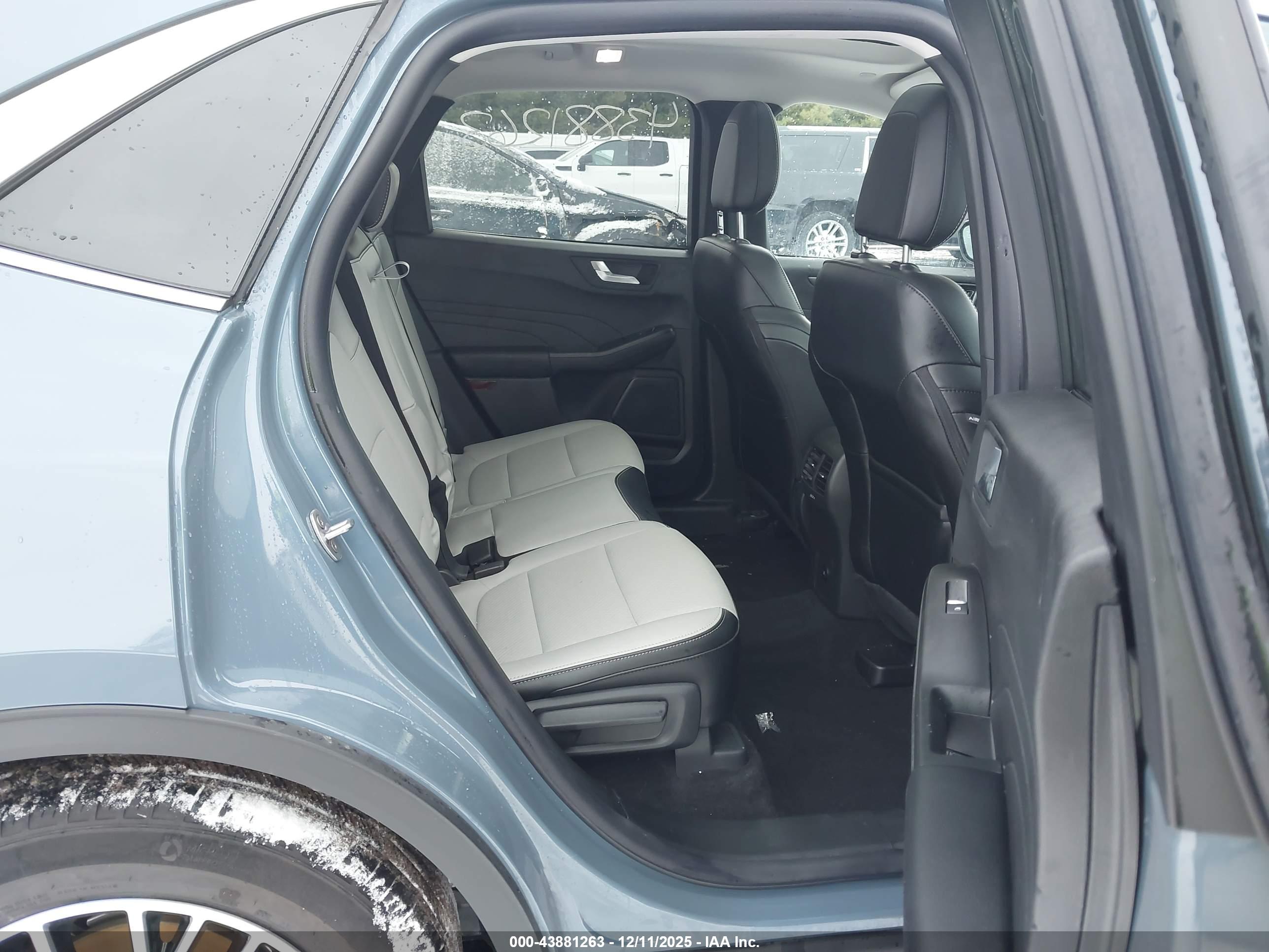 FORD ESCAPE image 8