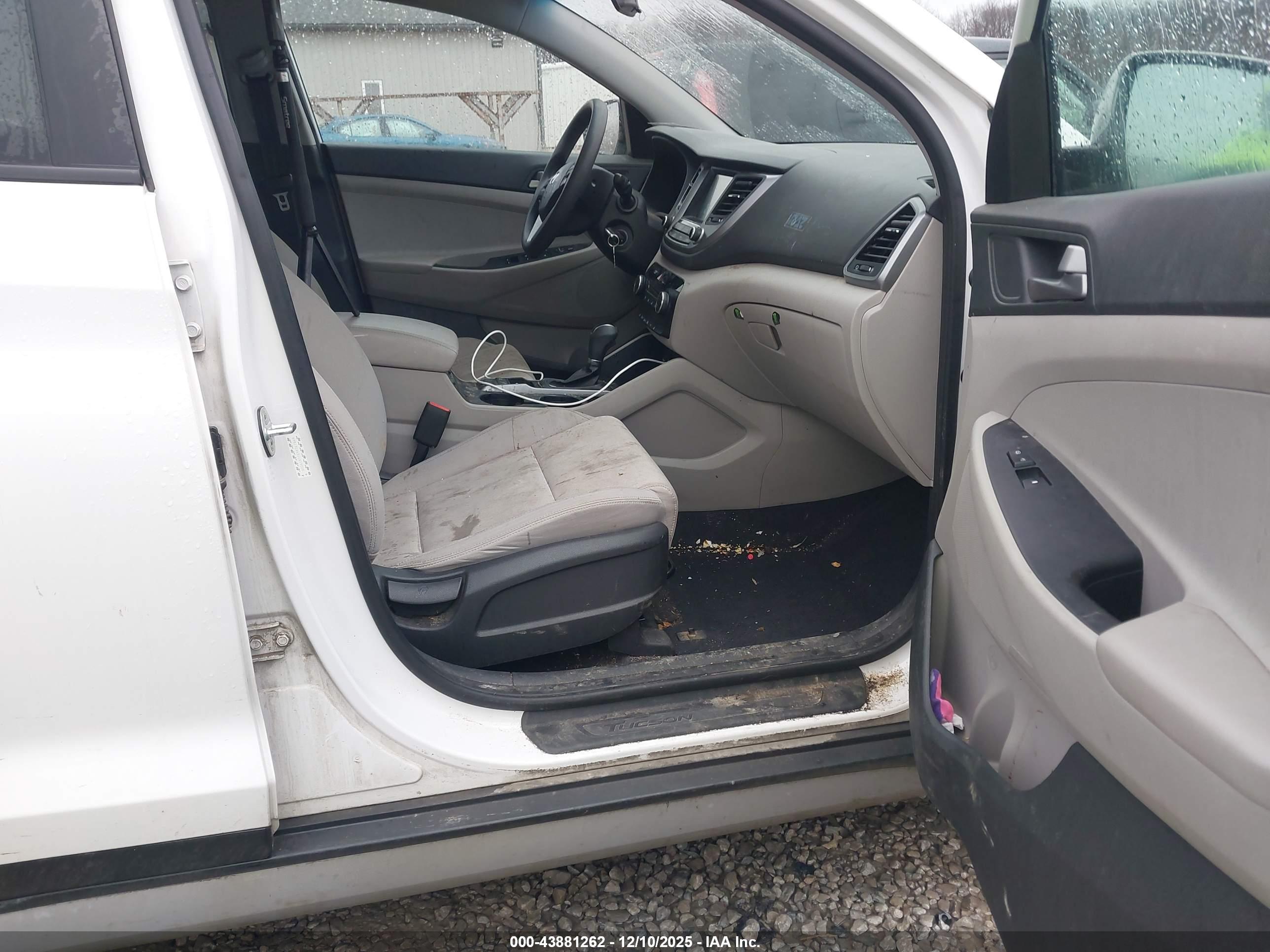 HYUNDAI TUCSON image 5