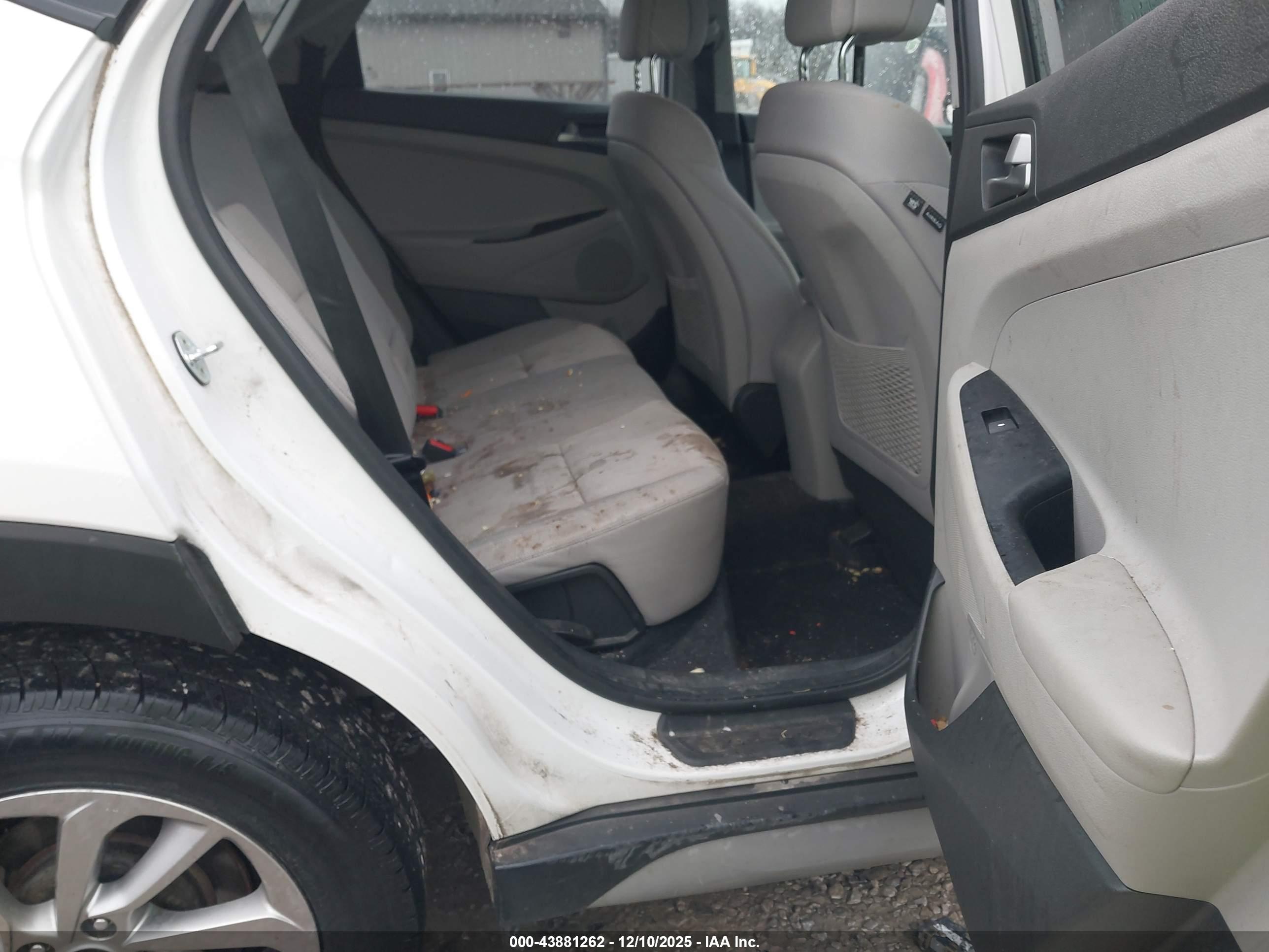 HYUNDAI TUCSON image 8